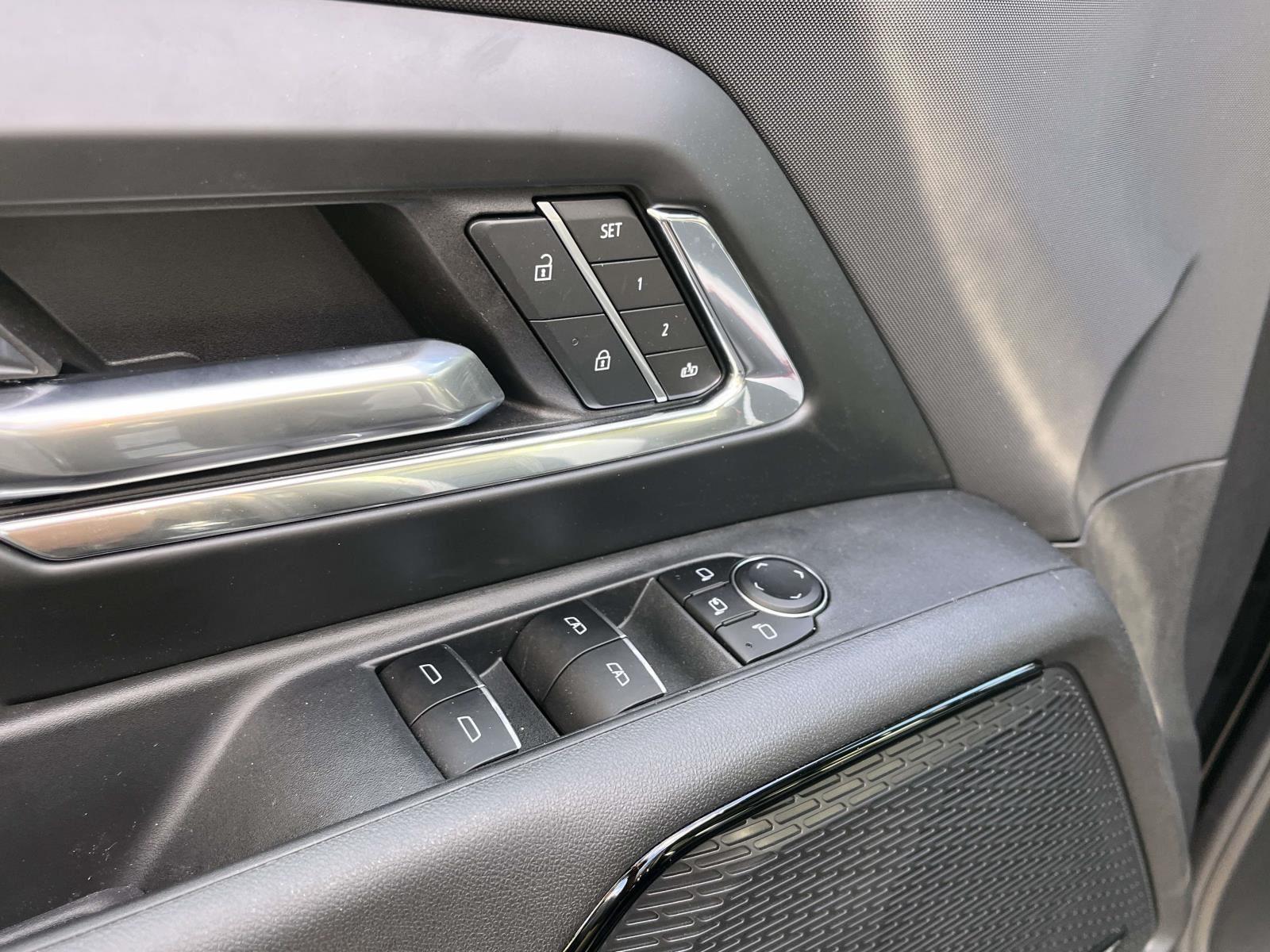 2025 Chevrolet Silverado EV RST - Photo 10