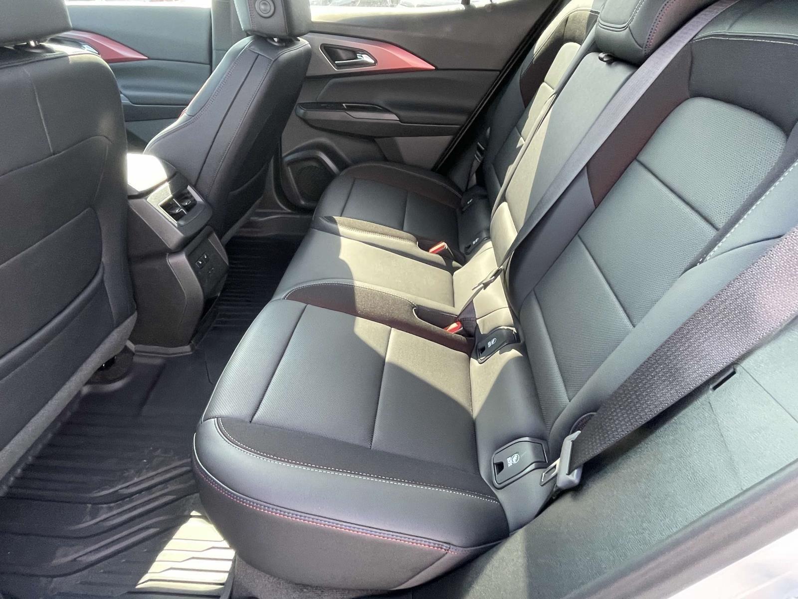 2025 Chevrolet Equinox EV RS - Photo 9