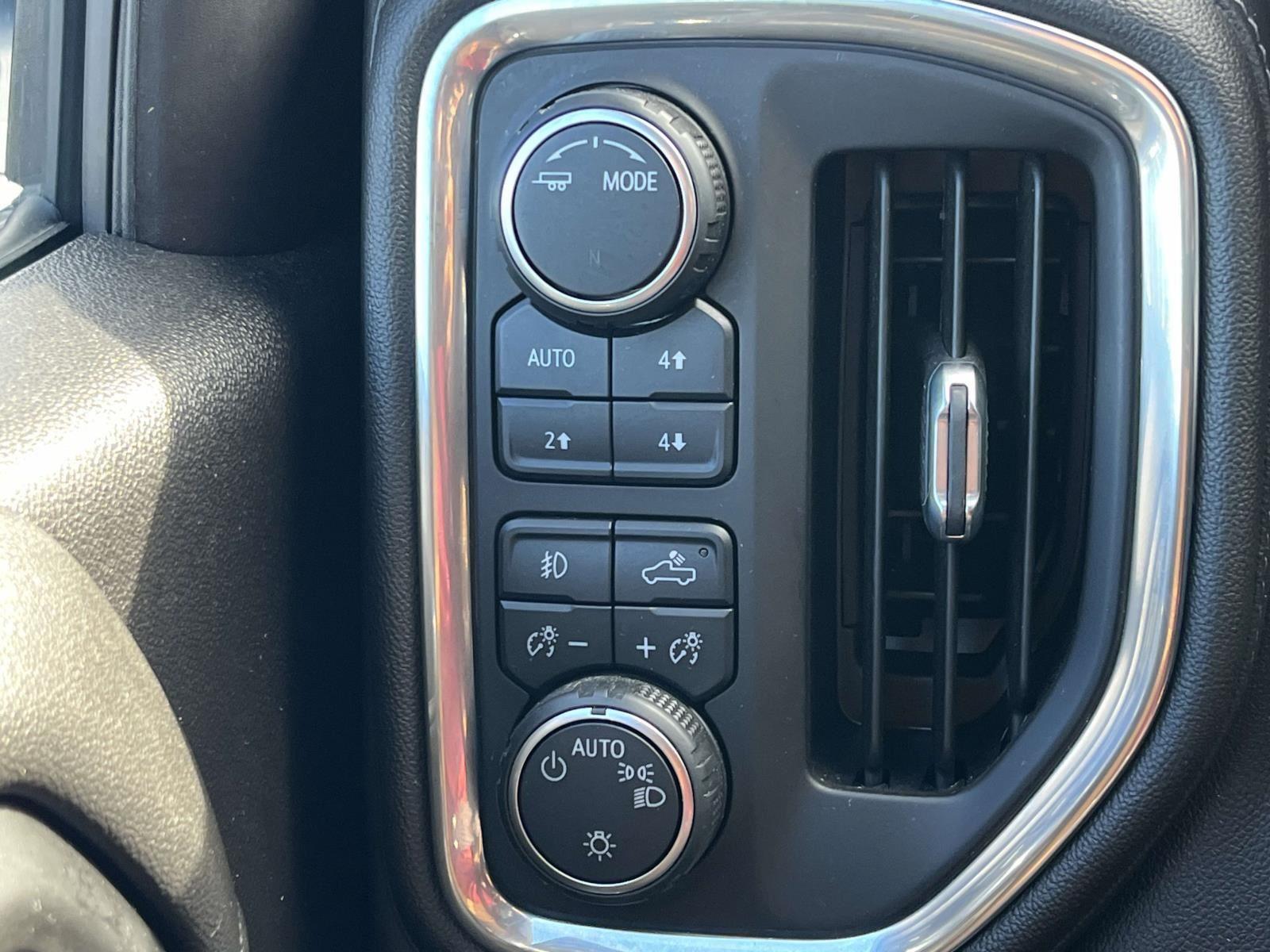 2021 Chevrolet Silverado 1500 RST photo 2