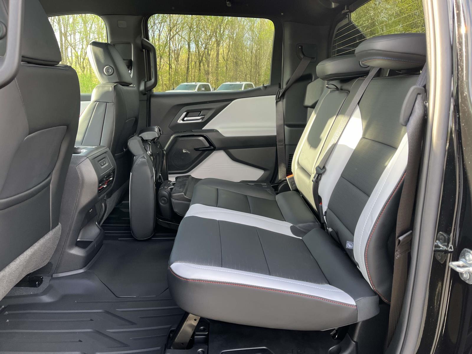 2025 Chevrolet Silverado EV RST - Photo 7