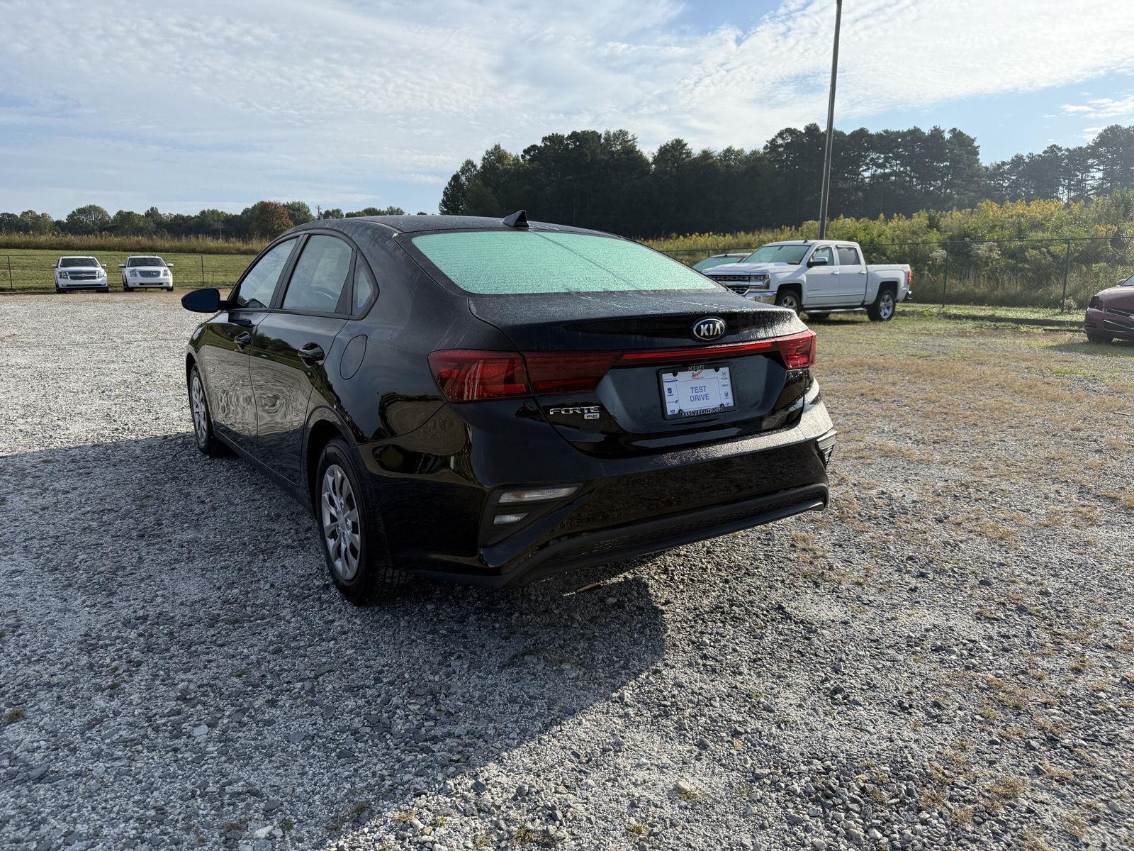 2021 Kia Forte FE photo 2