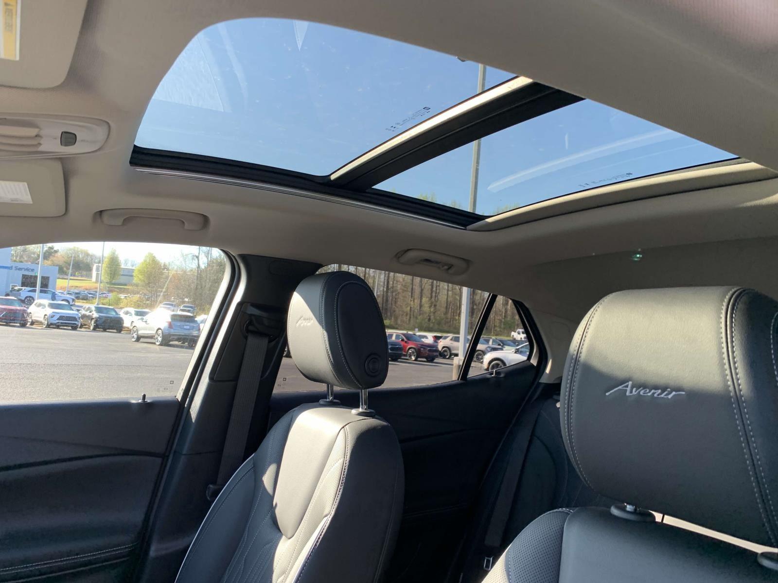 2025 Buick Encore GX Avenir photo 2