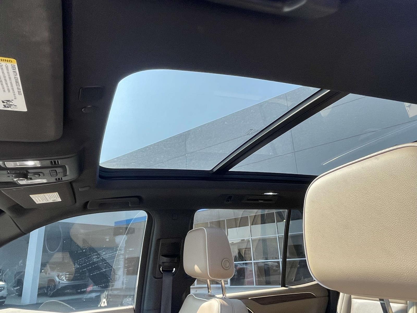 2021 Chevrolet Tahoe Premier photo 2