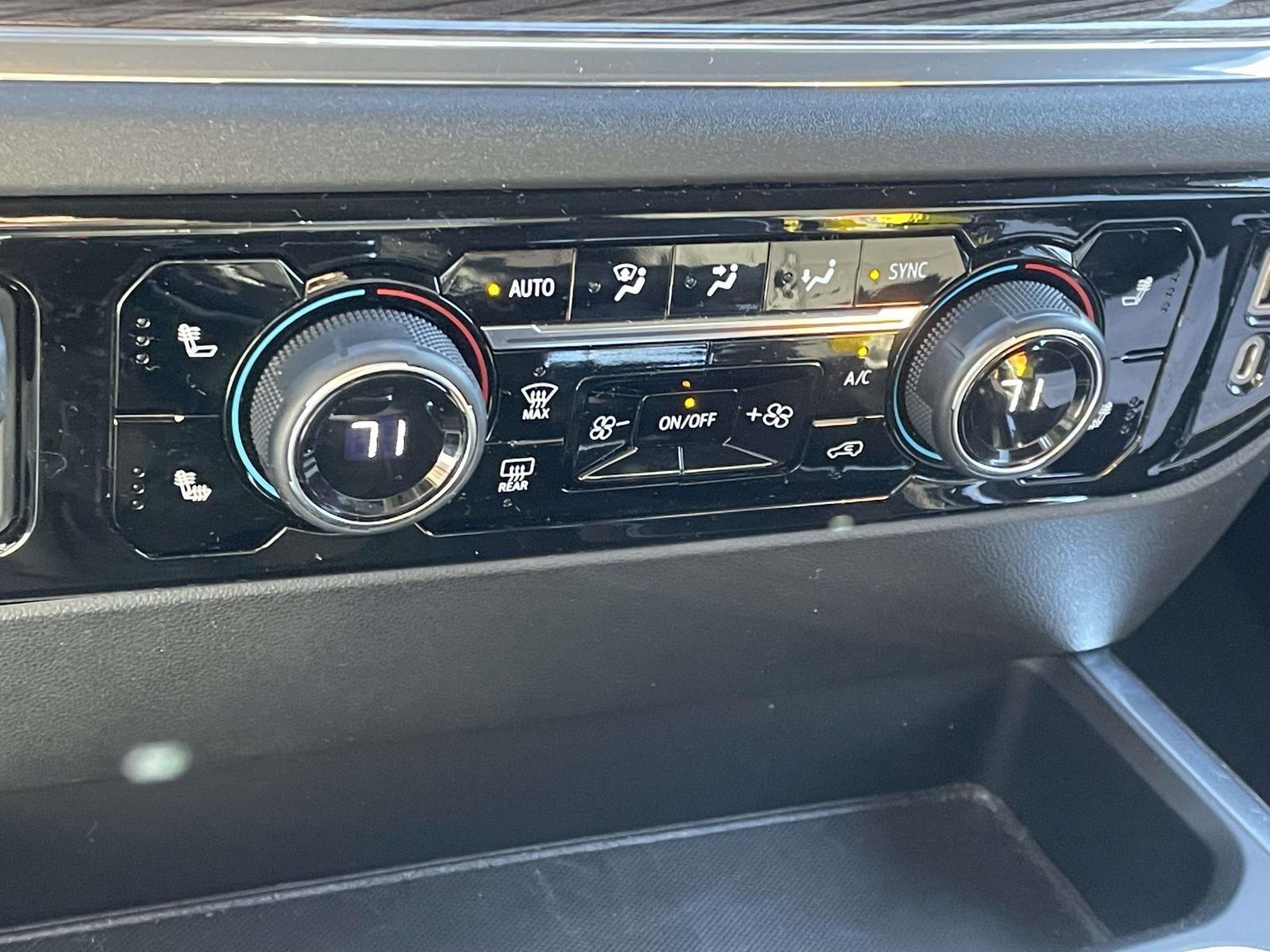 2023 Chevrolet Silverado 1500 RST photo 3