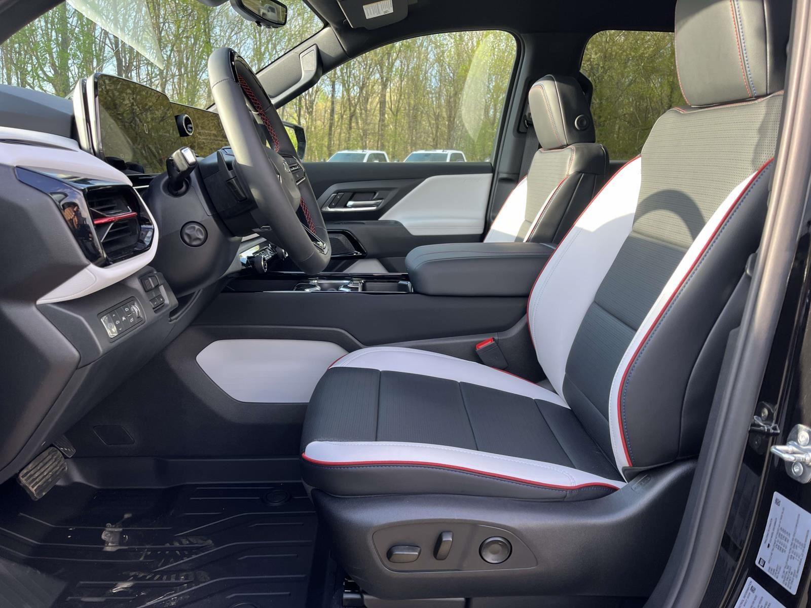 2025 Chevrolet Silverado EV RST - Photo 9