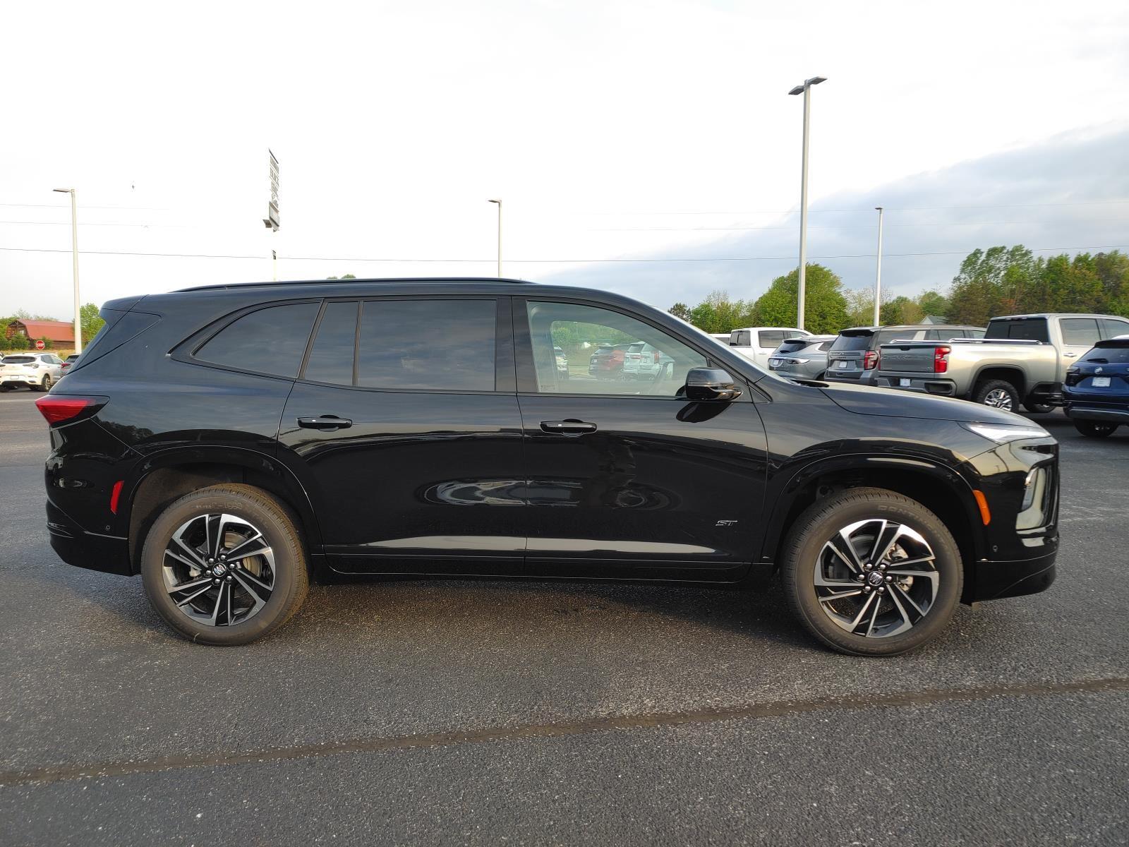 2025 Buick Enclave Sport Touring photo 2