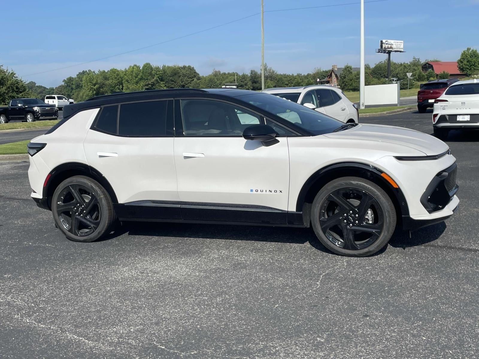 2025 Chevrolet Equinox EV RS - Photo 11