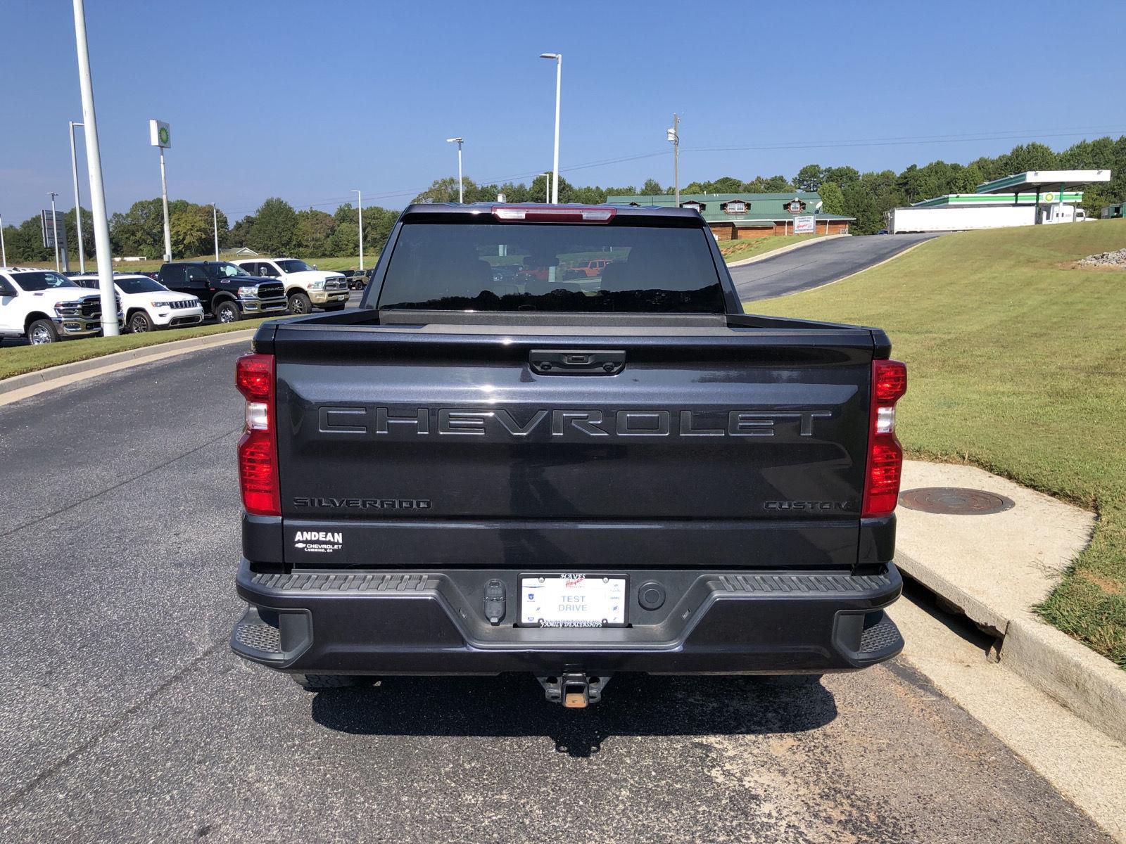 2023 Chevrolet Silverado 1500 Custom photo 3