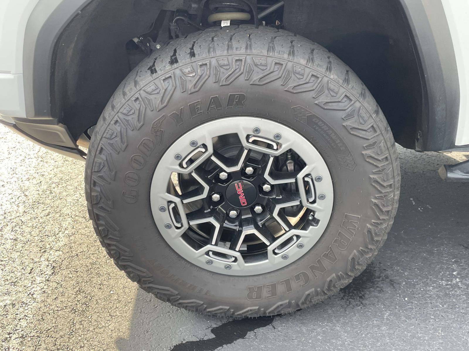 2023 GMC Canyon AT4X - Photo 10