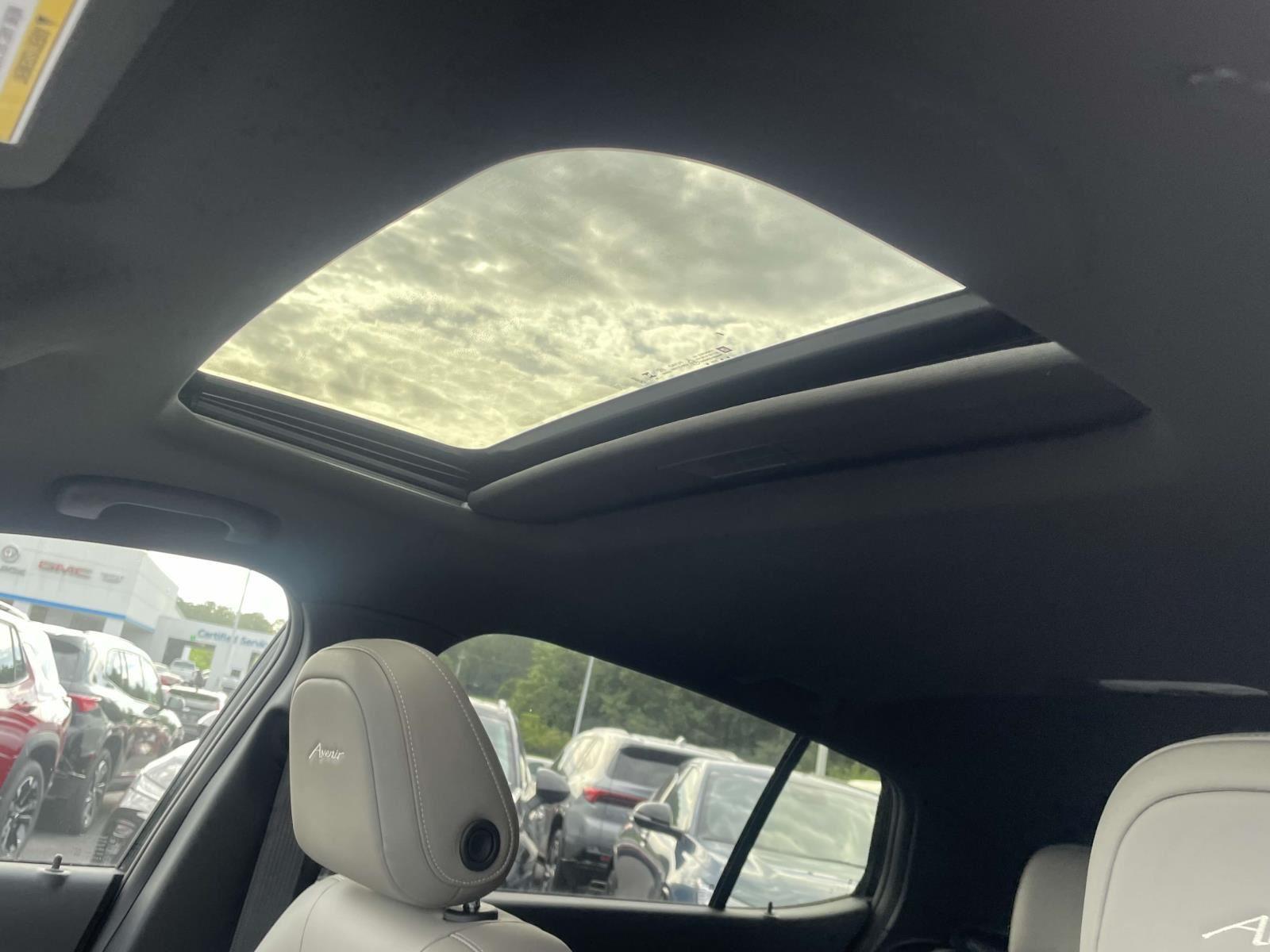 2025 Buick Envista Avenir photo 2