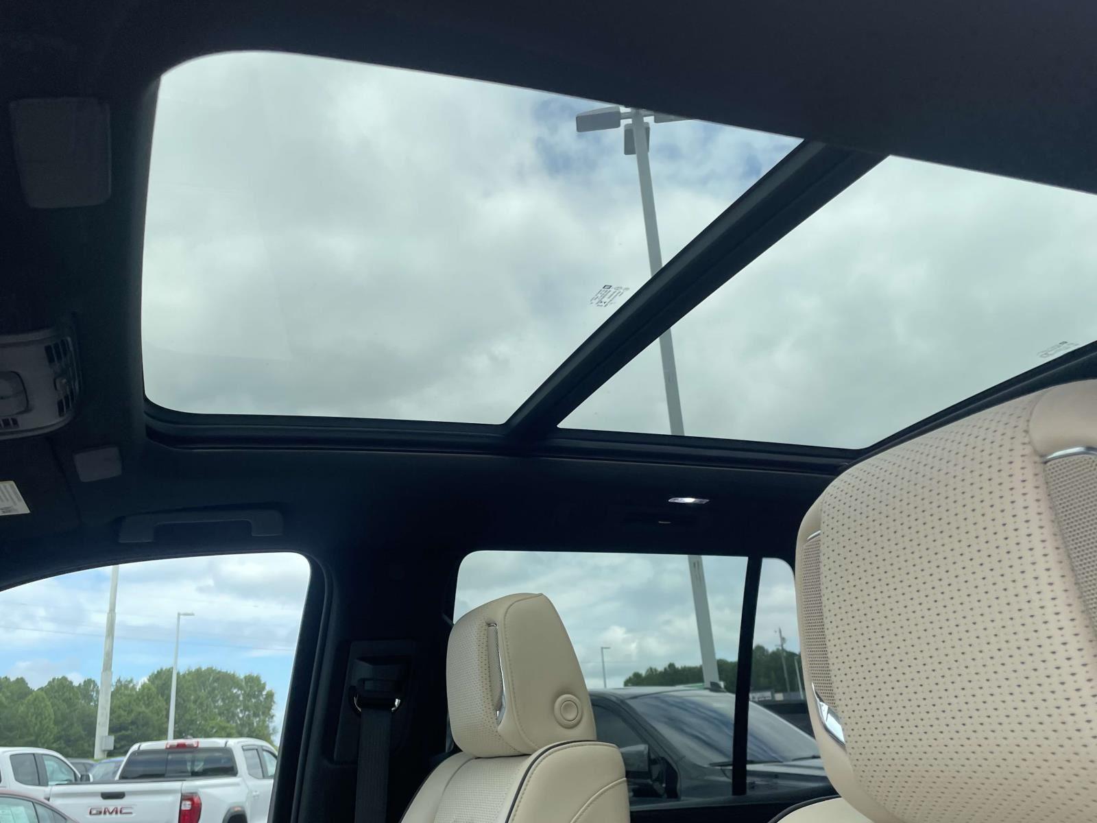 2022 Cadillac Escalade Premium Luxury photo 2