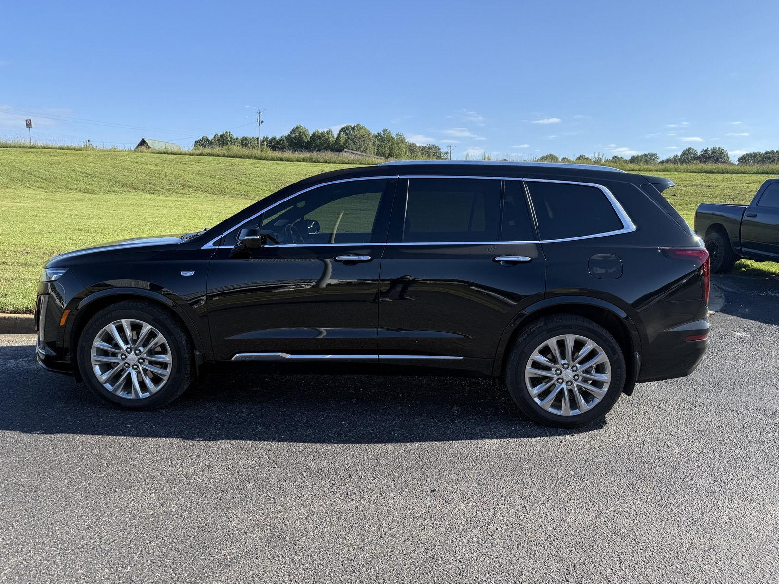 2023 Cadillac XT6 Premium Luxury photo 2