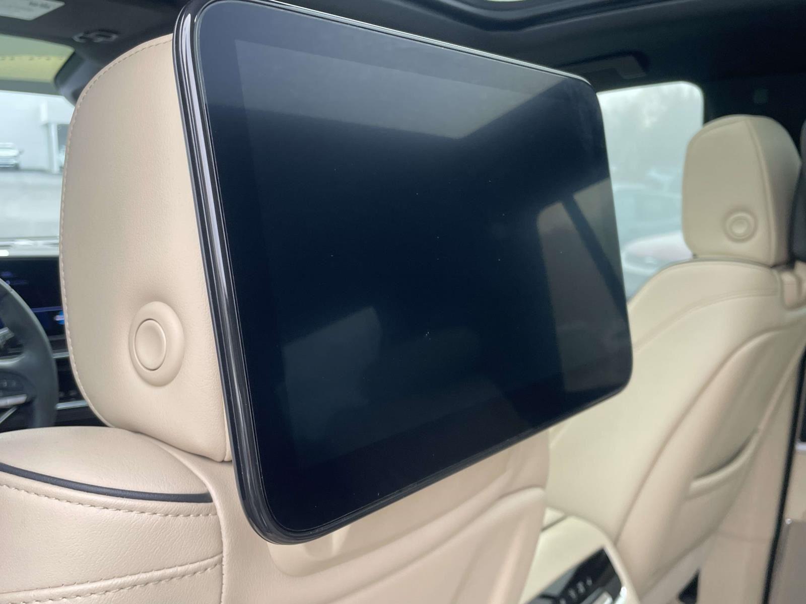 2024 Cadillac Escalade Premium Luxury photo 2