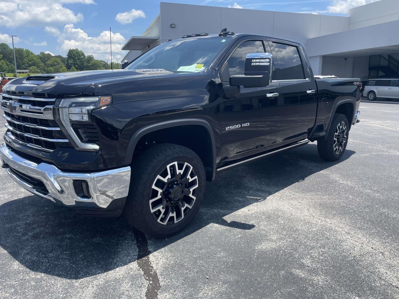 2025 Chevrolet Silverado 2500HD LTZ - Photo 9