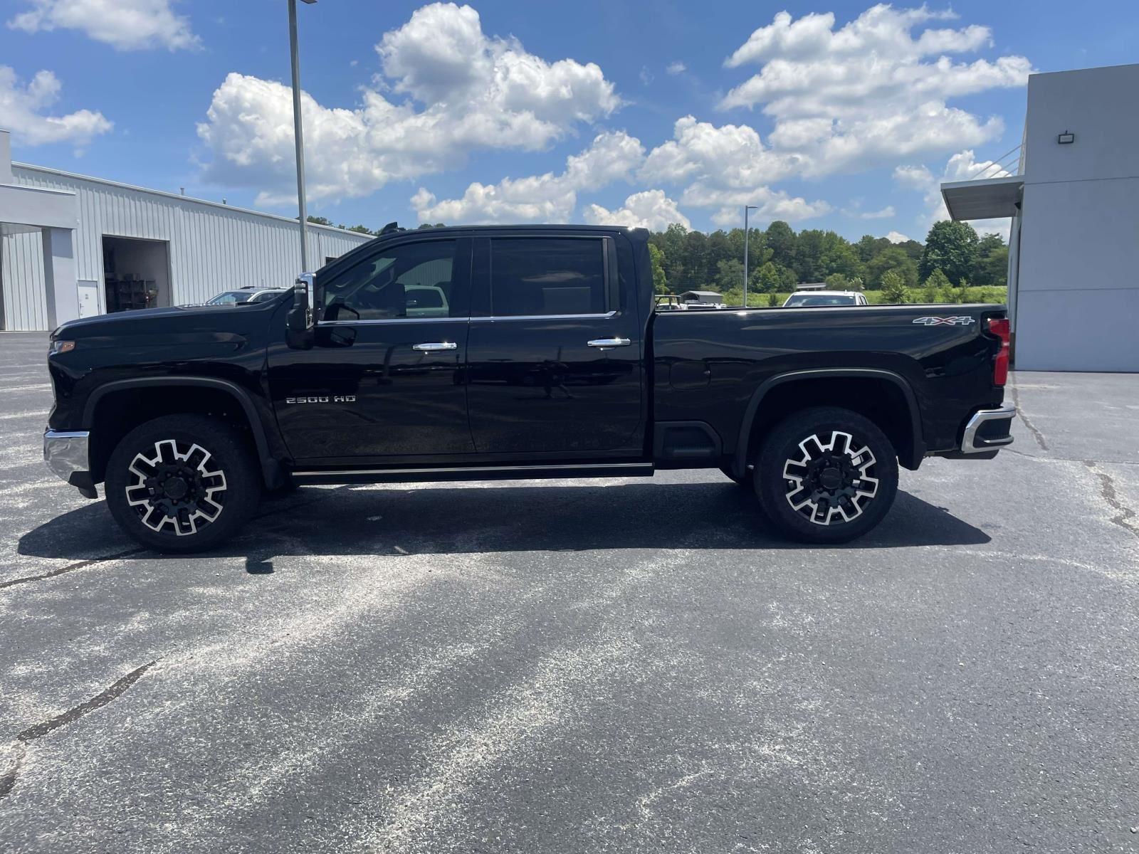 2025 Chevrolet Silverado 2500HD LTZ - Photo 8