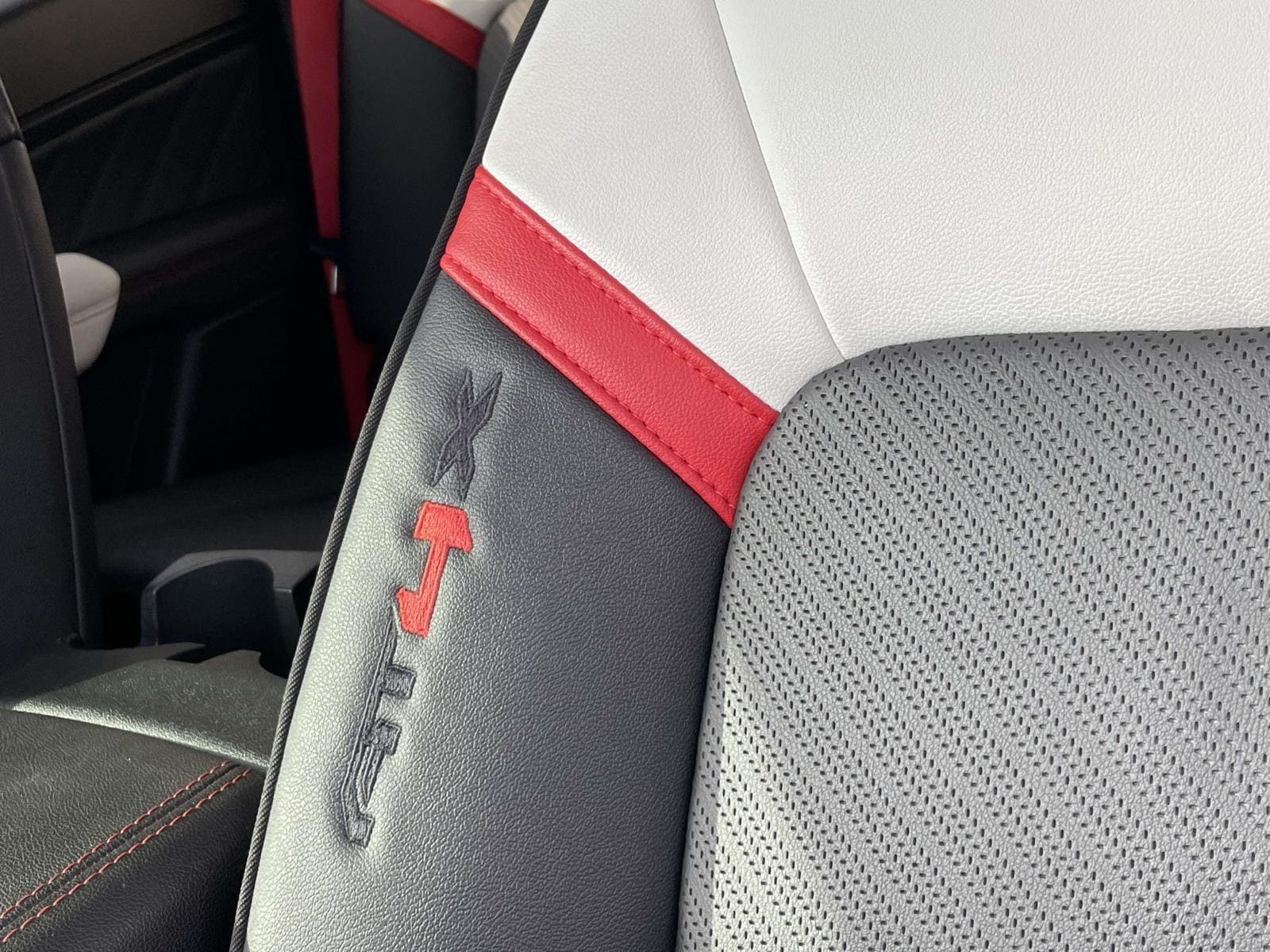 2023 GMC Canyon AT4X - Photo 16
