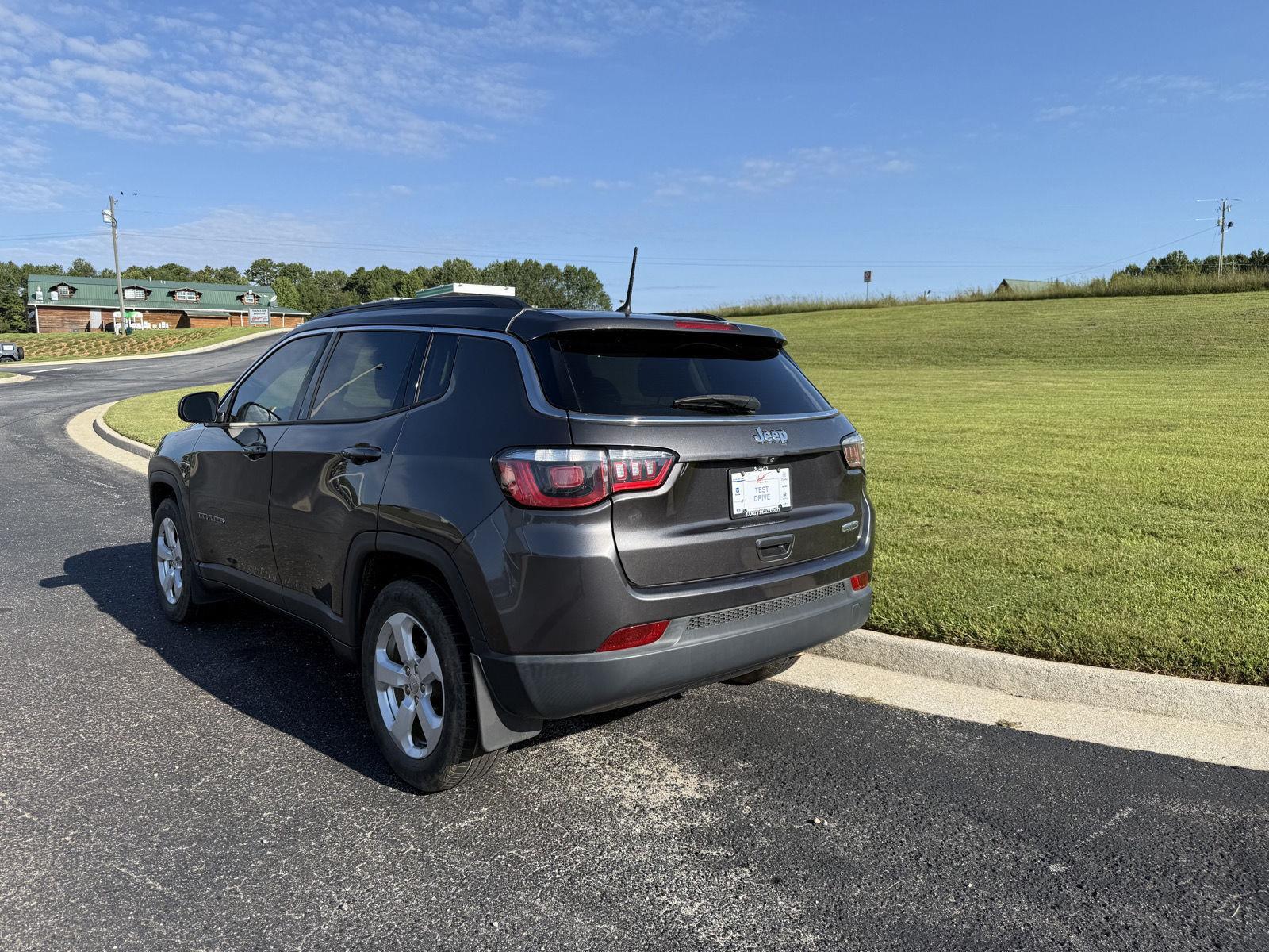 2018 Jeep Compass Latitude photo 2