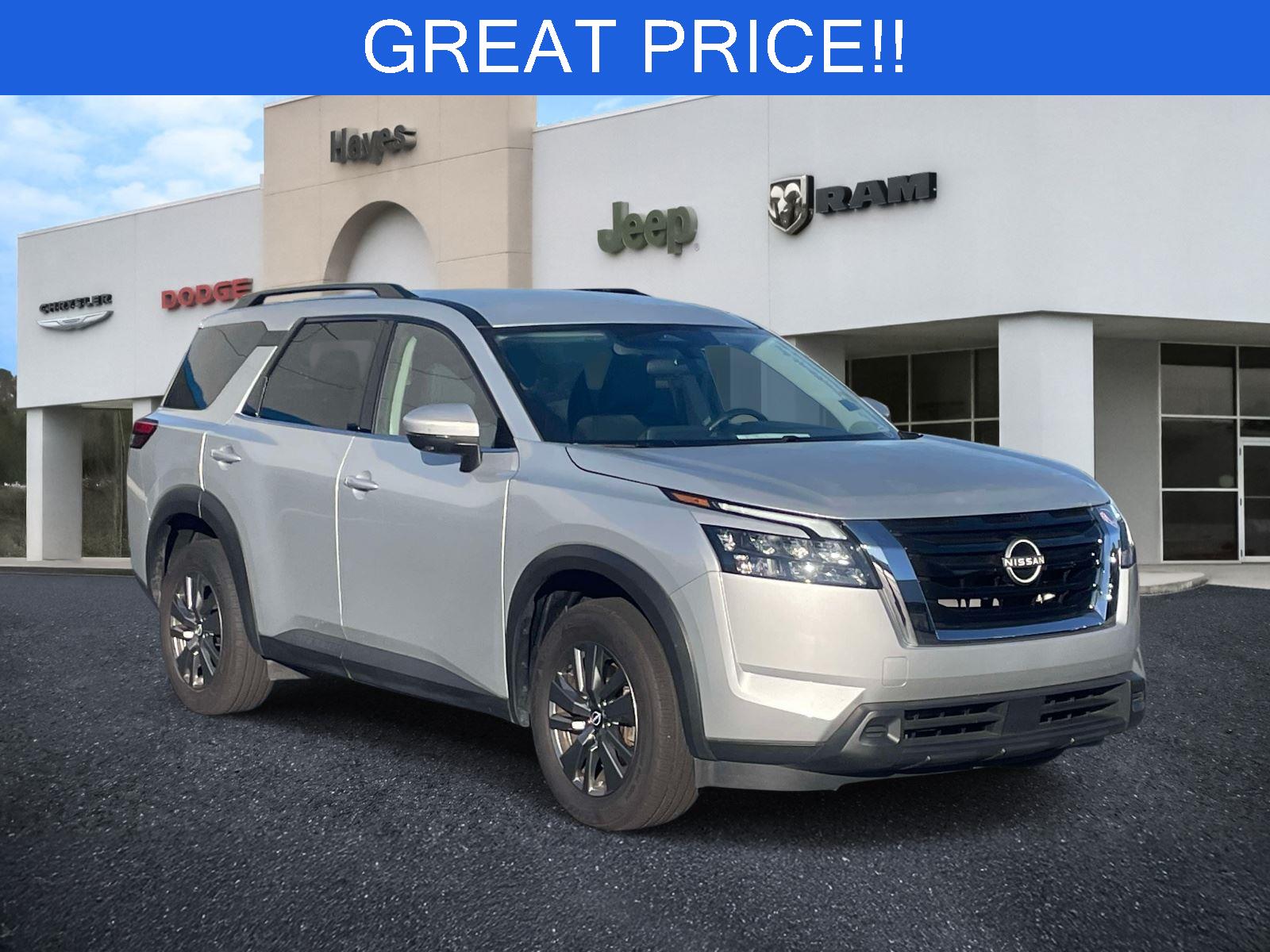2025 Nissan Pathfinder SV 4WD's photo