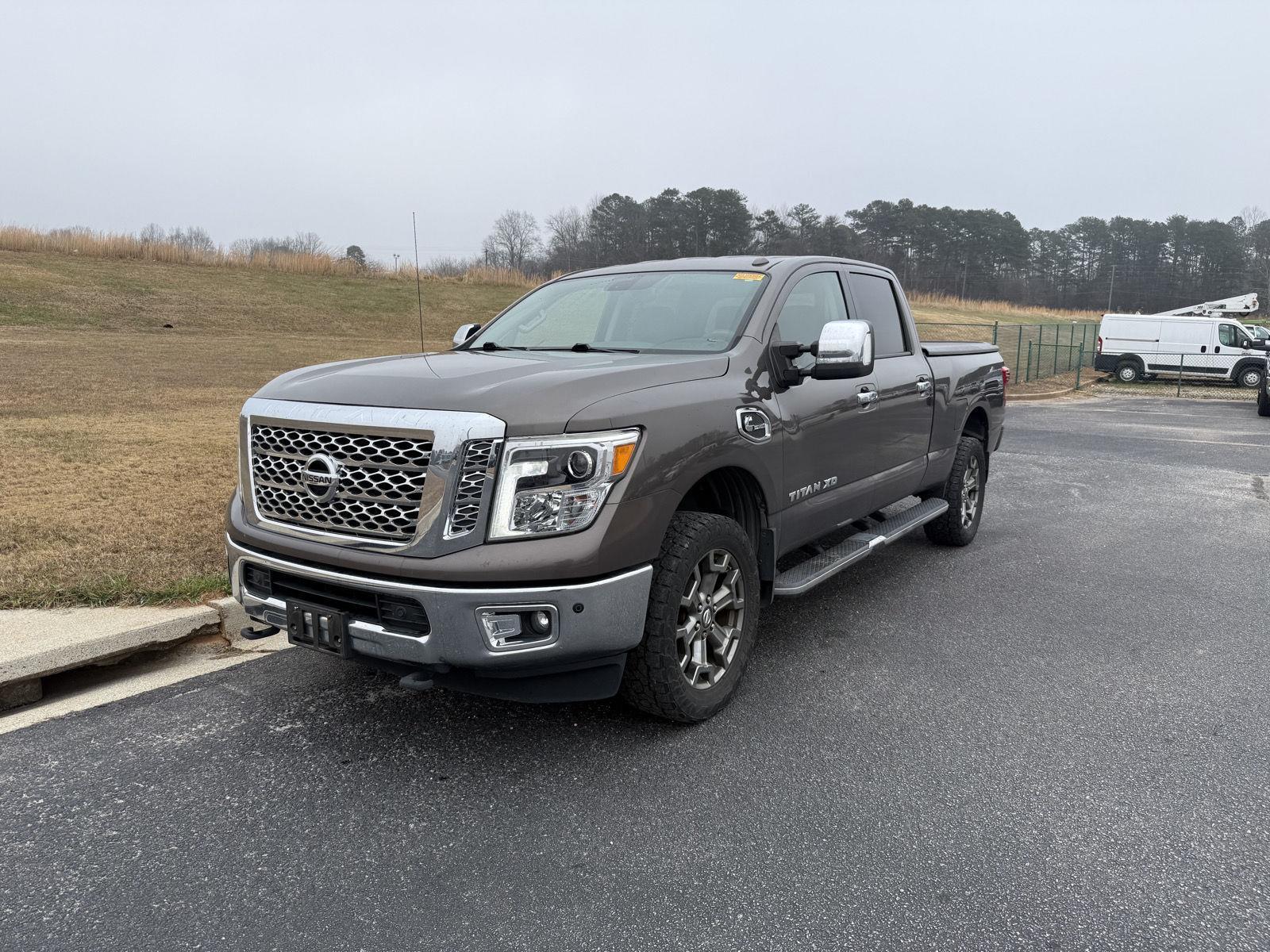 2017 Nissan Titan XD SL's photo