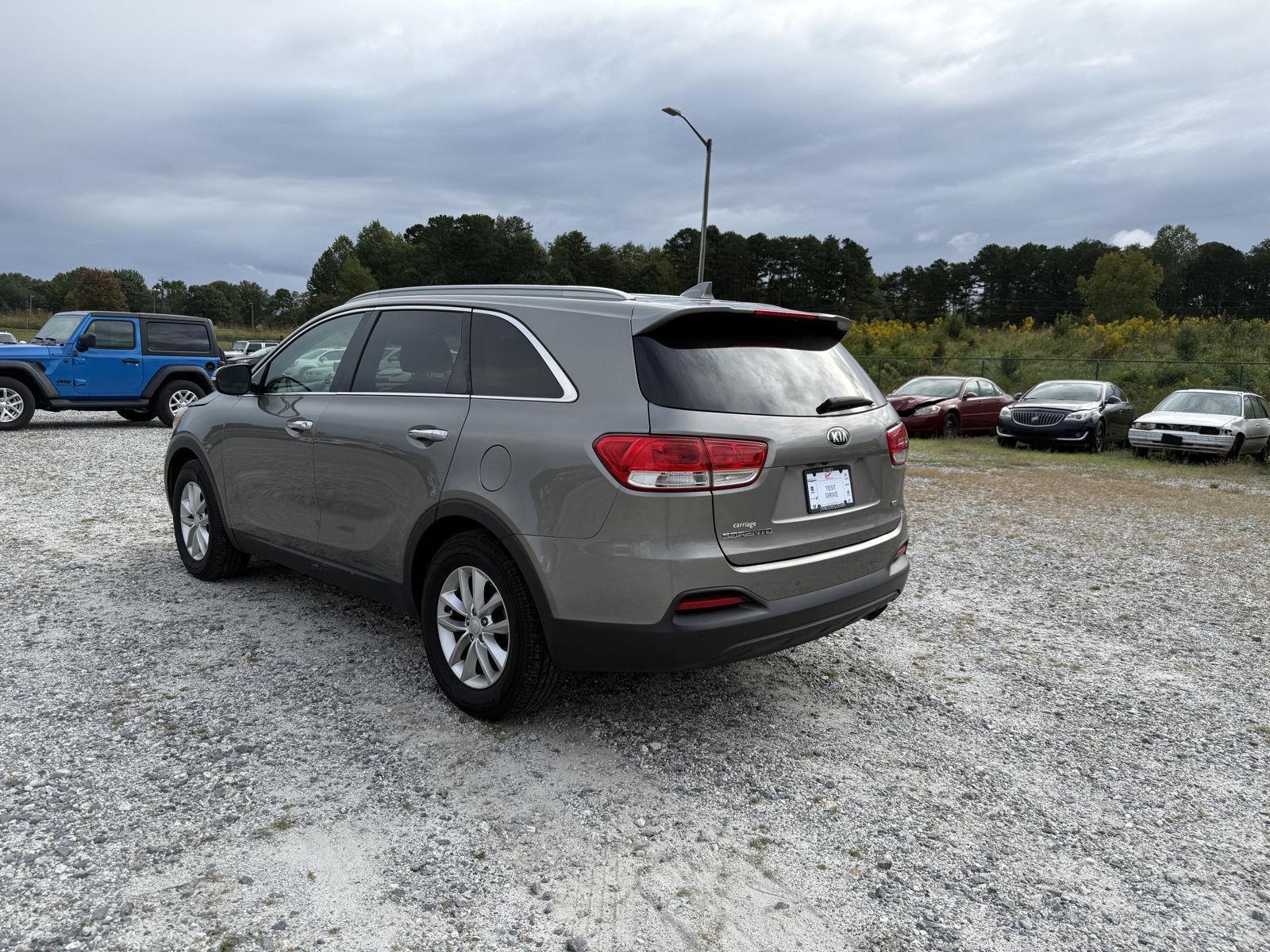 2018 Kia Sorento LX photo 3