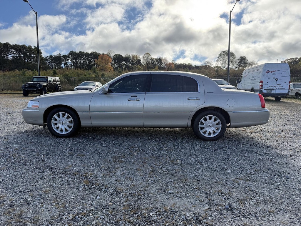 Used 2011 Lincoln Town Car Signature L Sedan