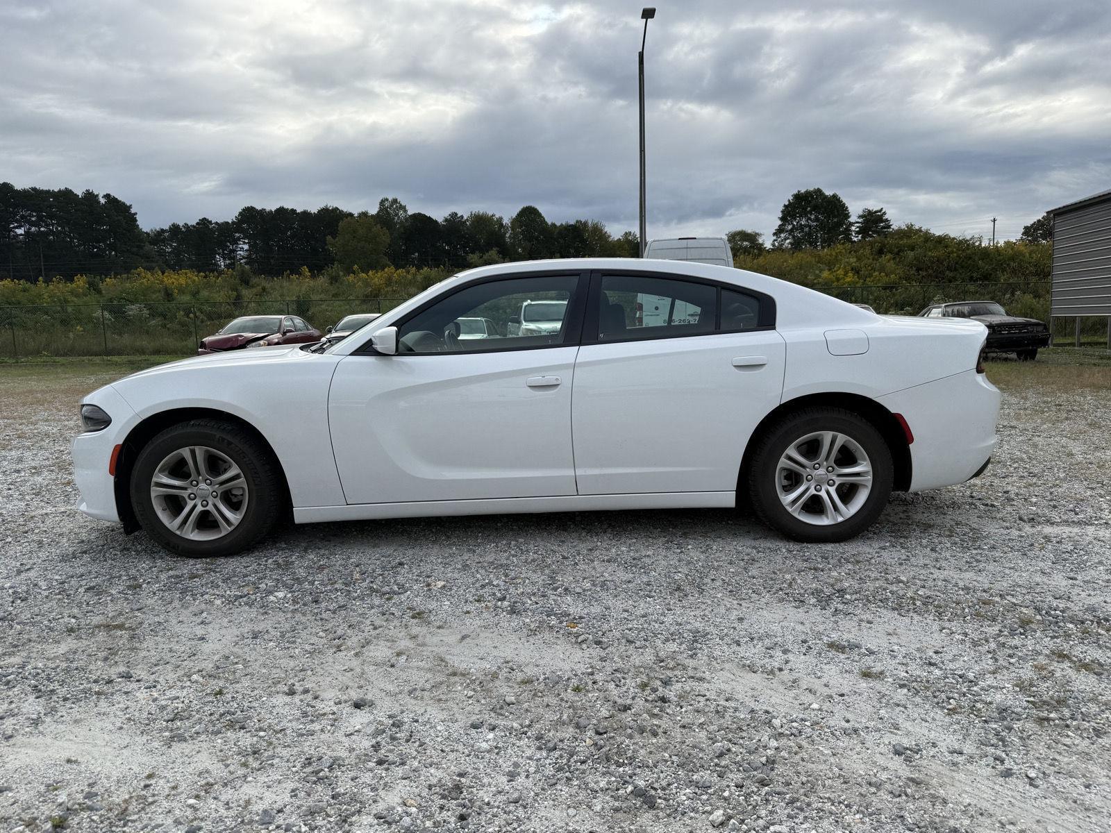 2022 Dodge Charger SXT photo 2