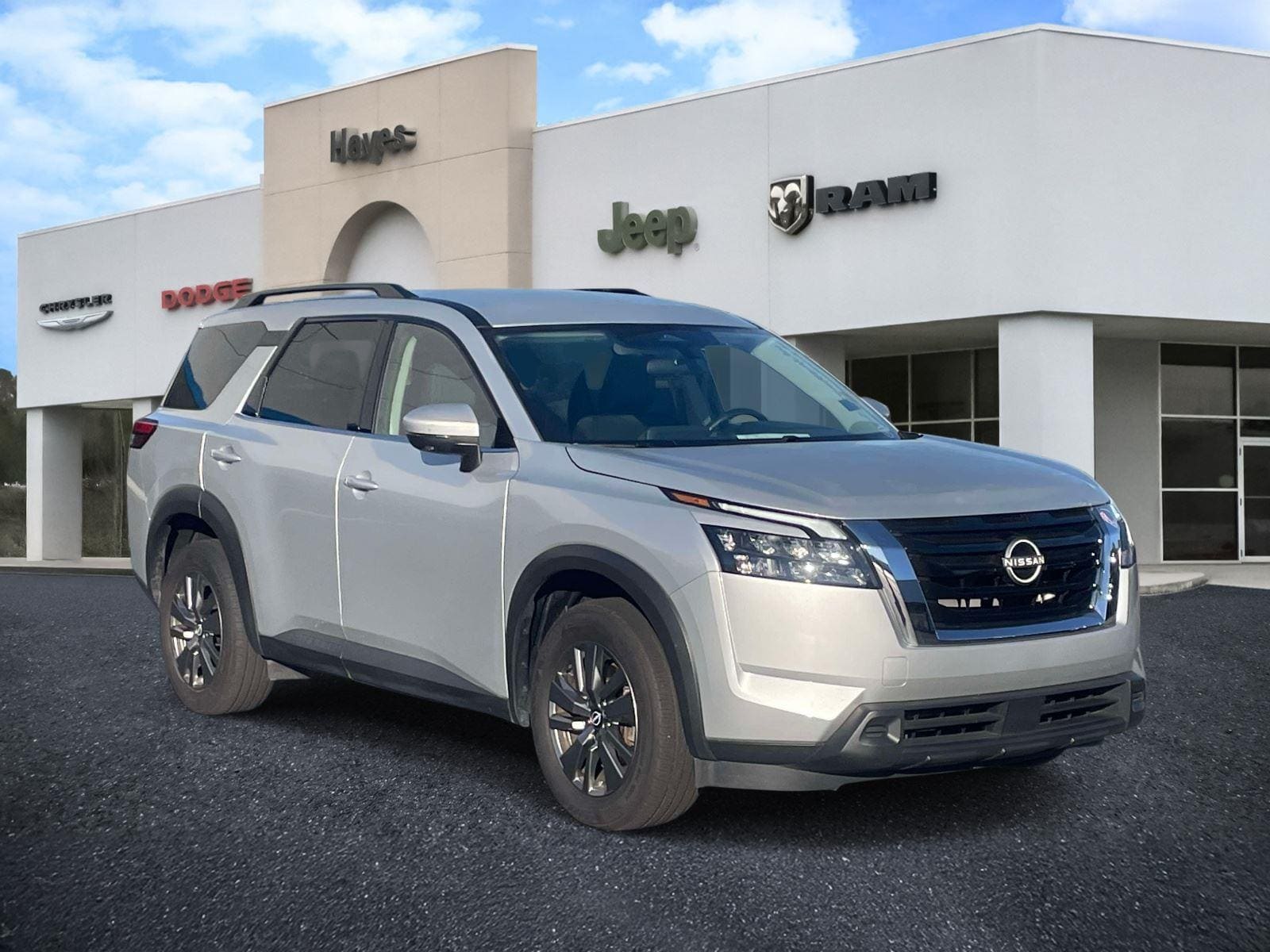 2025 Nissan Pathfinder SV 4WD's photo