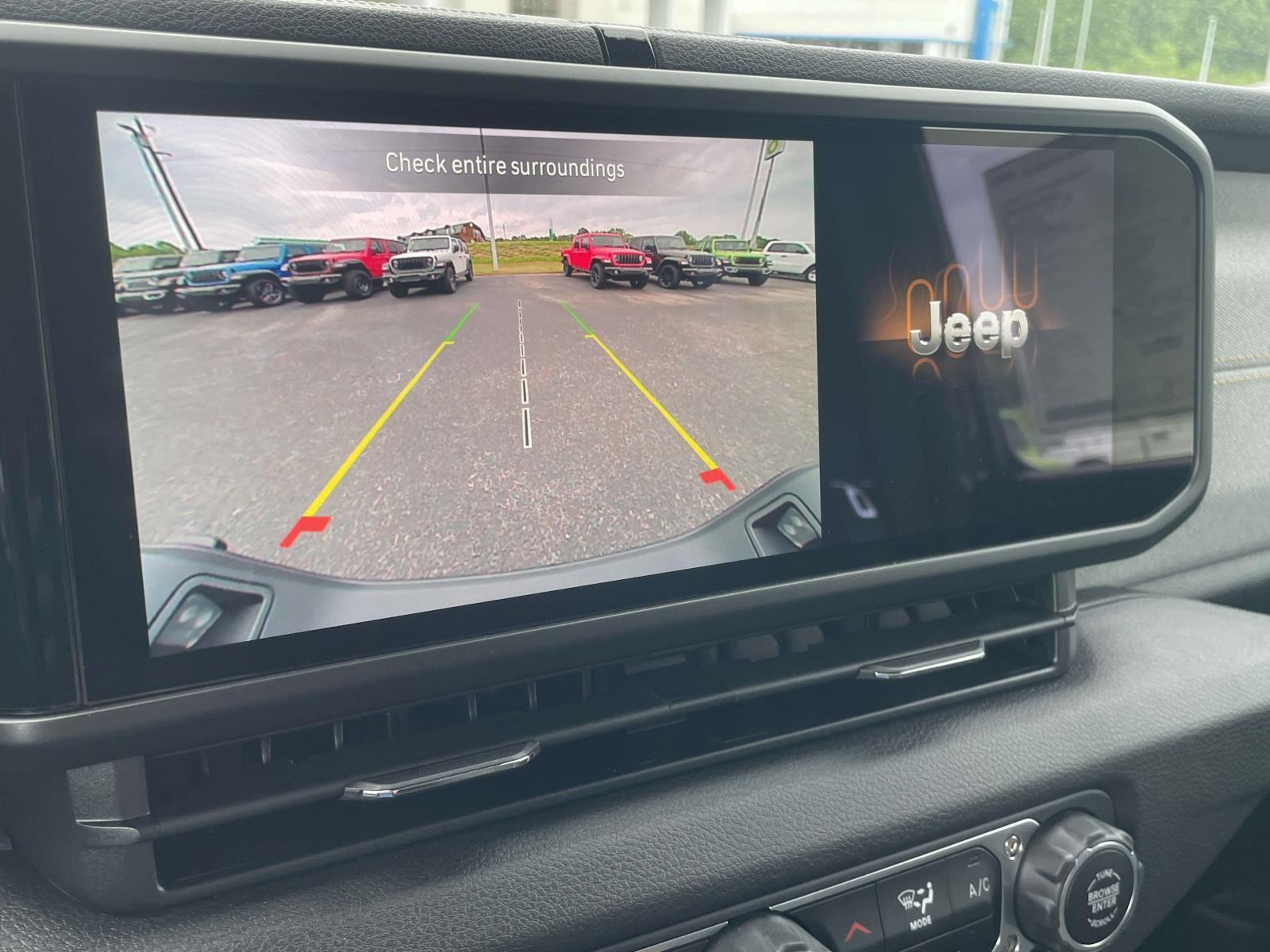 2025 Jeep Gladiator Sport S photo 2