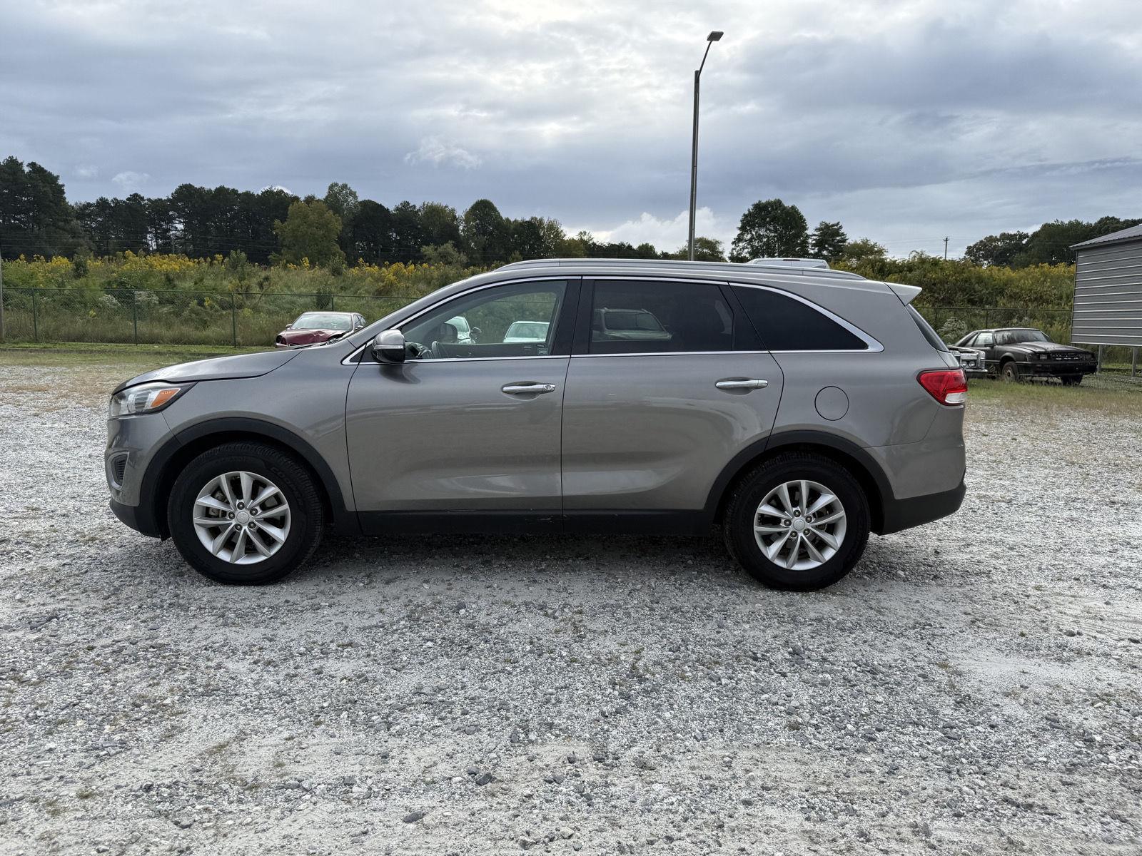 2018 Kia Sorento LX photo 2