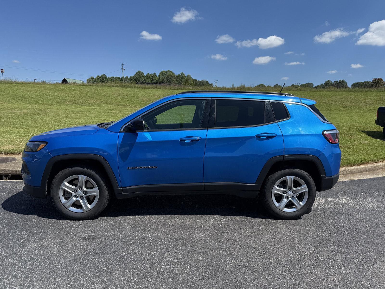 2024 Jeep Compass Latitude photo 2