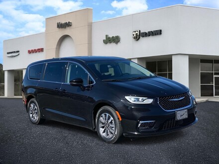 2023 Chrysler Pacifica Hybrid Touring L Van