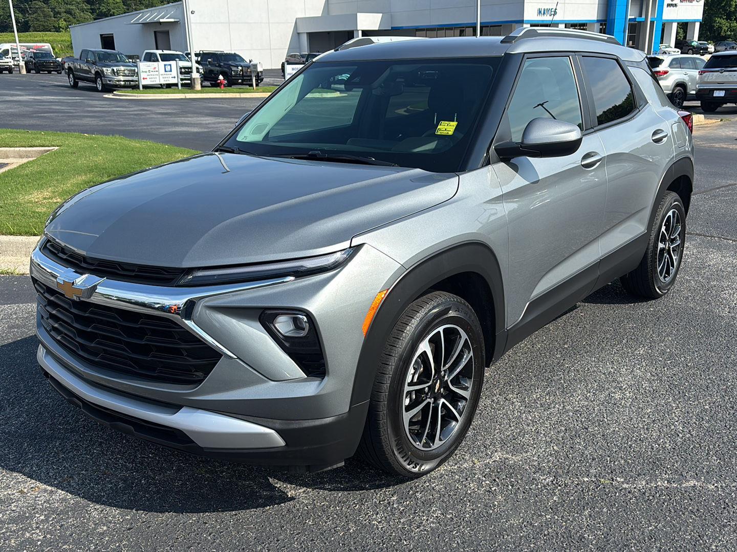 2024 Chevrolet TrailBlazer LT - Photo 2
