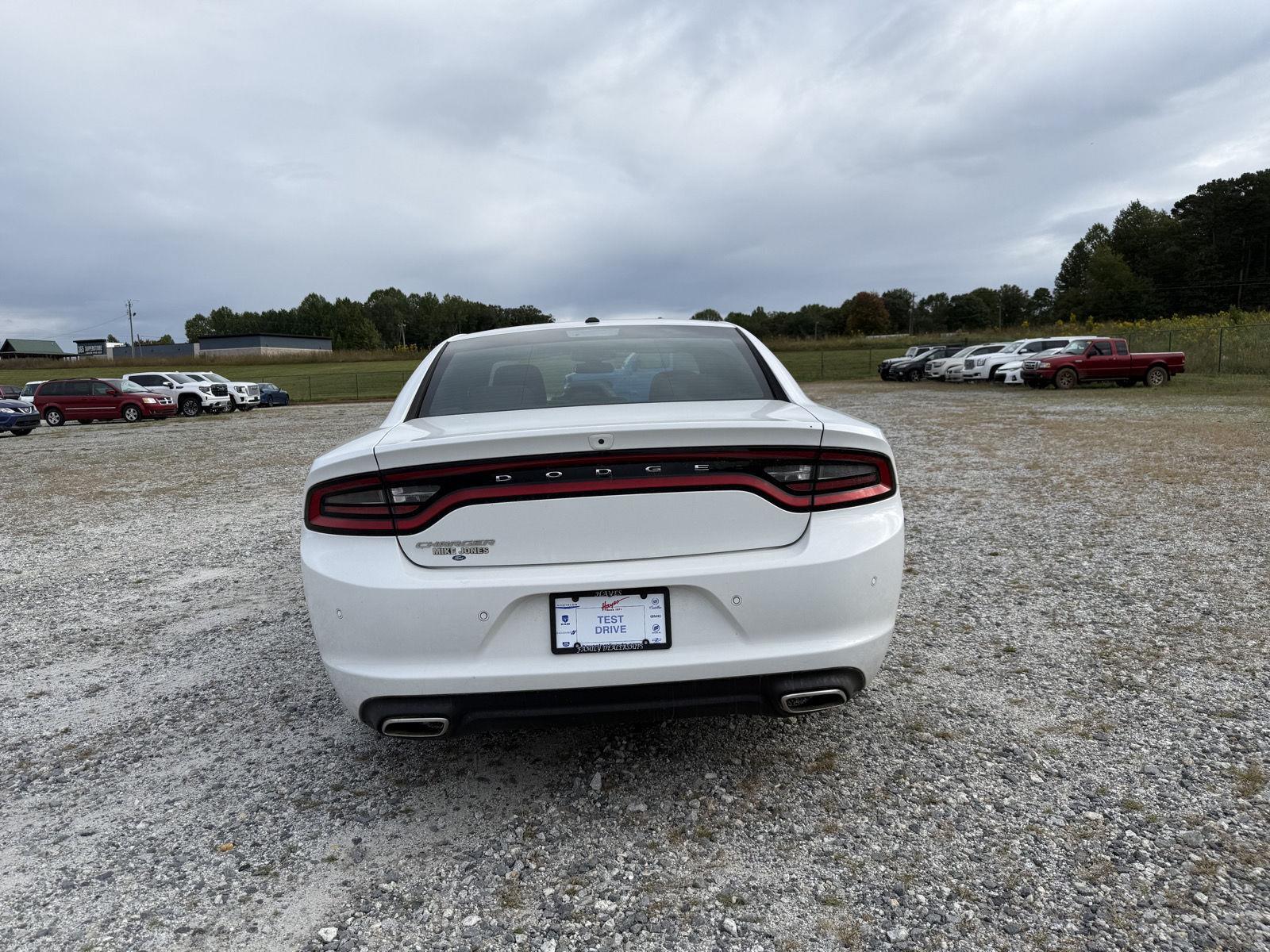 2022 Dodge Charger SXT photo 4