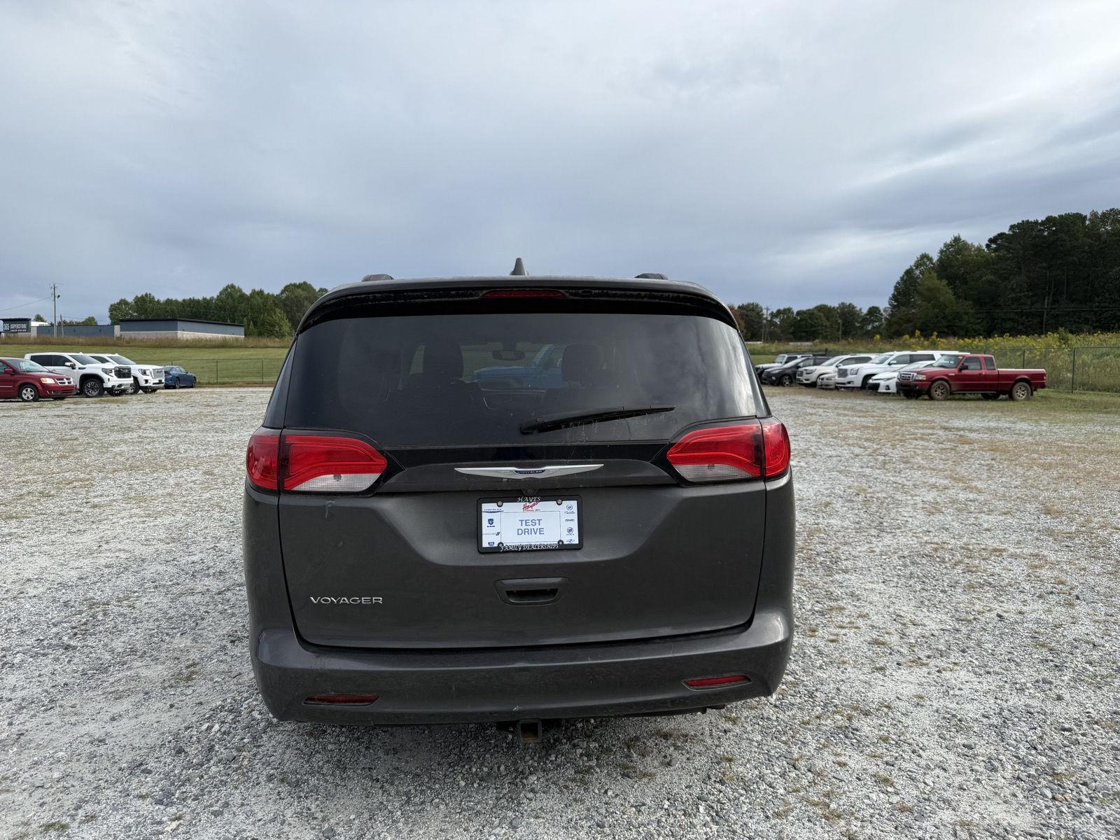 2020 Chrysler Voyager LXi photo 3