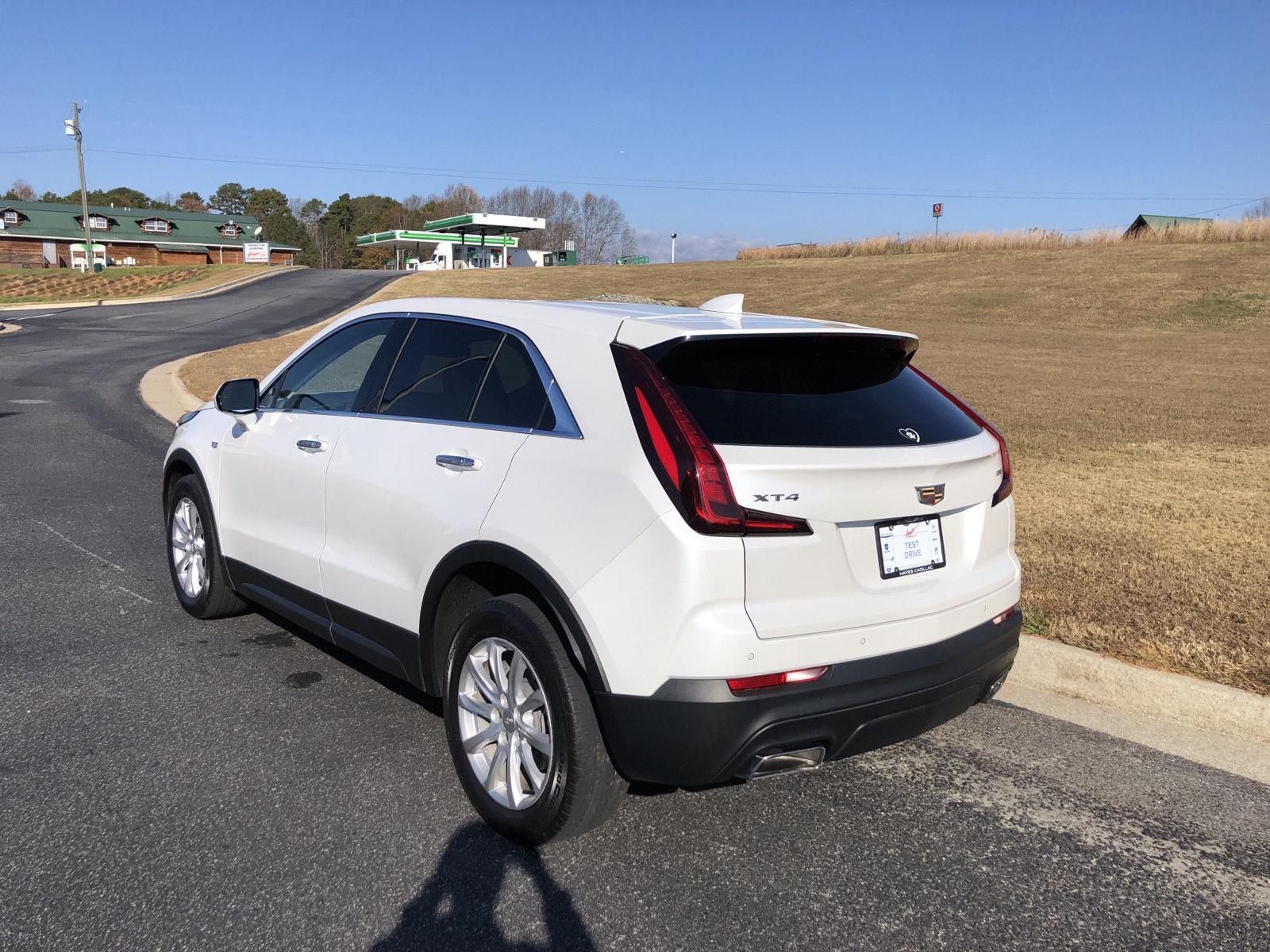 2023 Cadillac XT4 Luxury photo 3