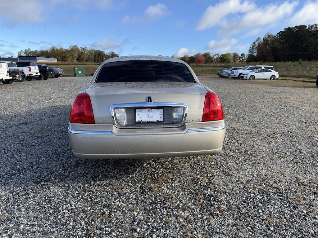 Used 2011 Lincoln Town Car Signature L Sedan