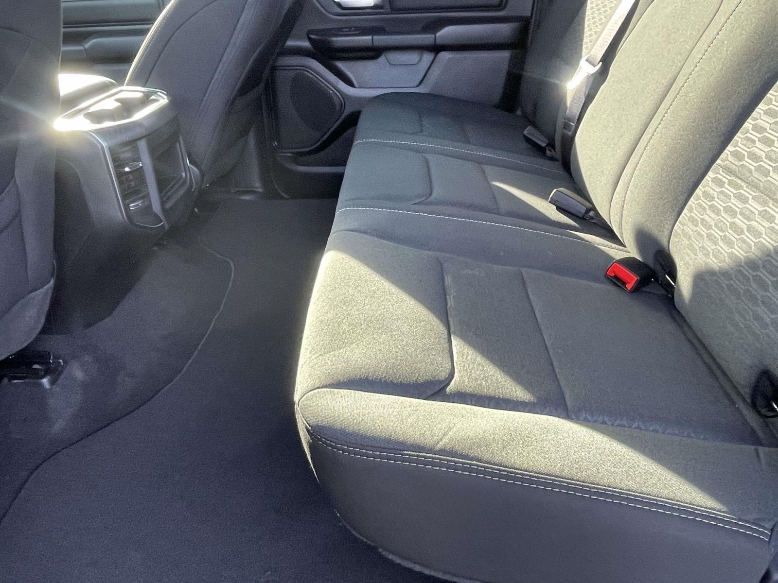 2026 RAM 1500 Express - Photo 6