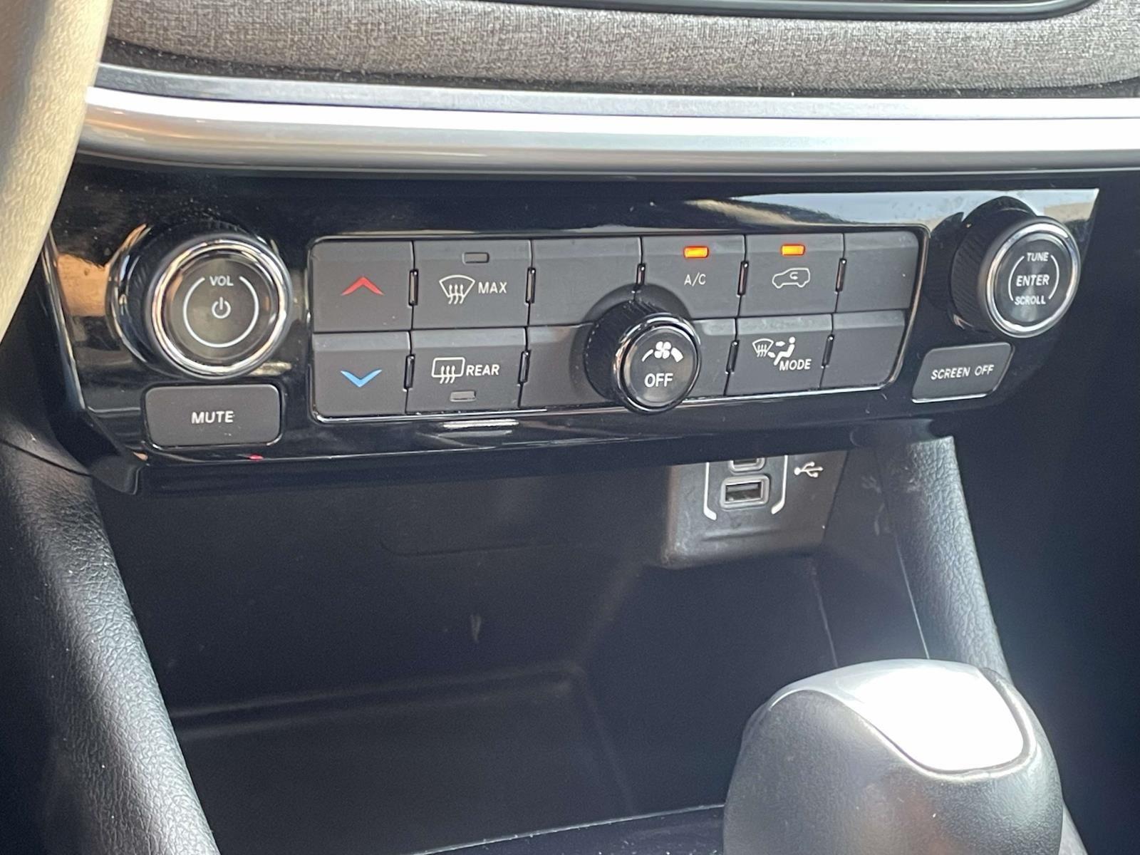 2024 Jeep Compass Latitude photo 4