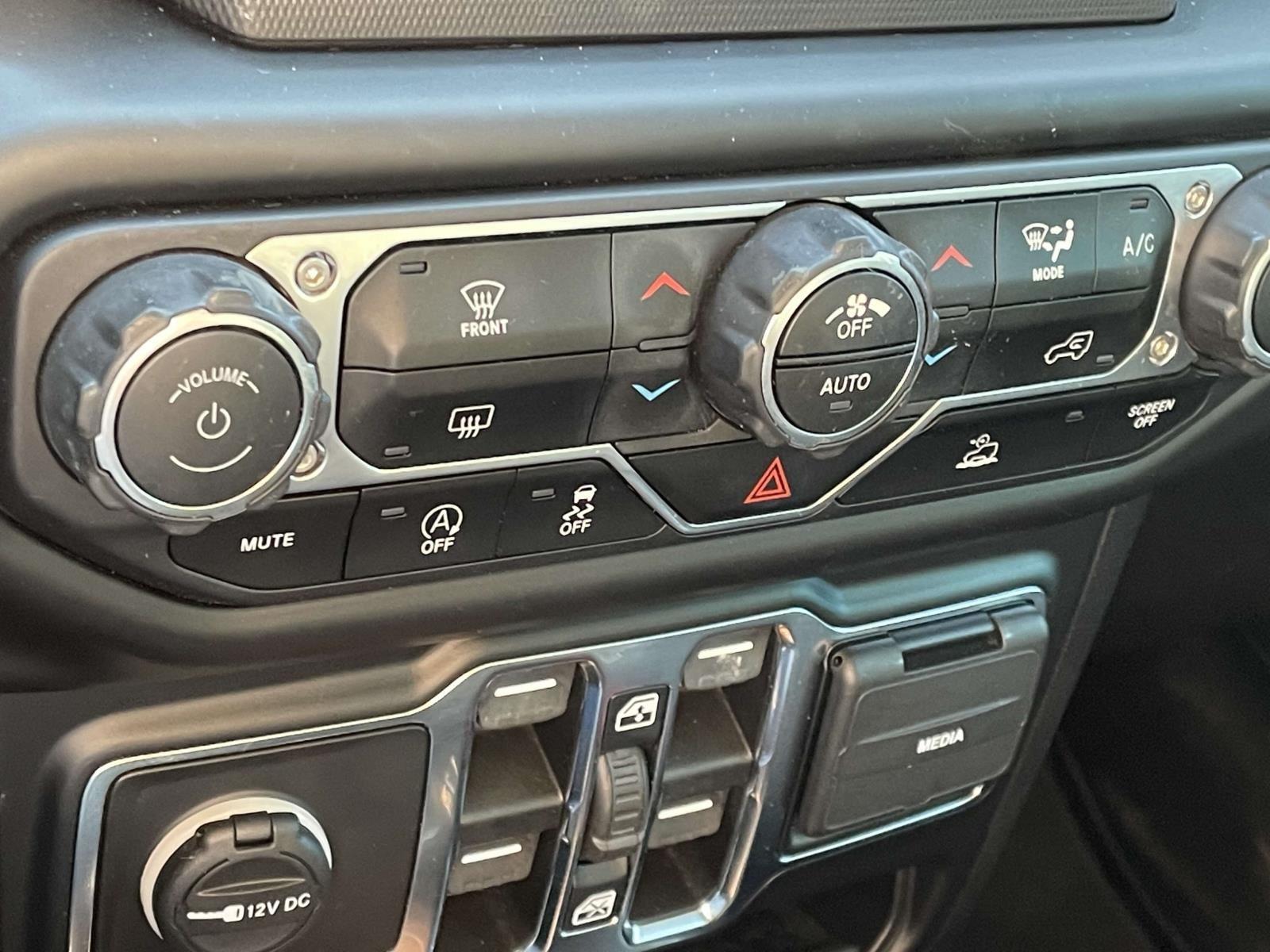 2021 Jeep Wrangler Unlimited Sahara photo 4