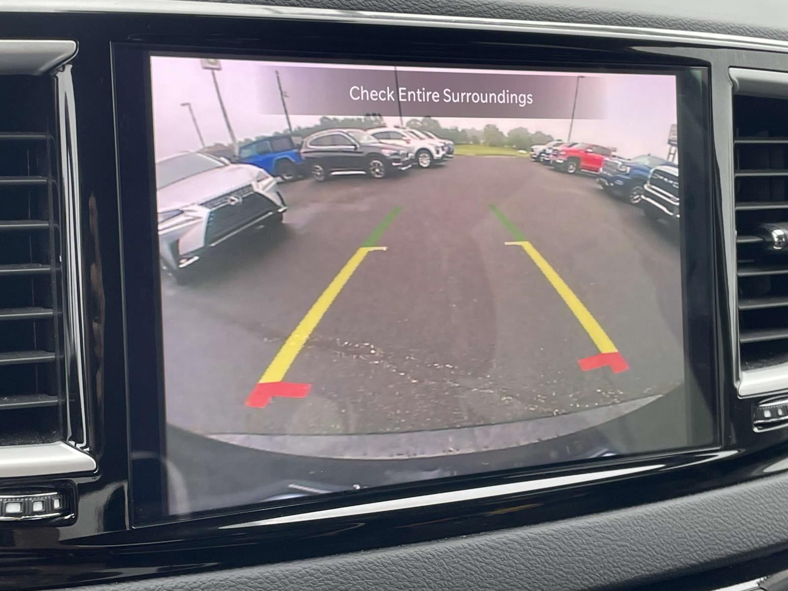 2024 Chrysler Pacifica Touring L photo 3