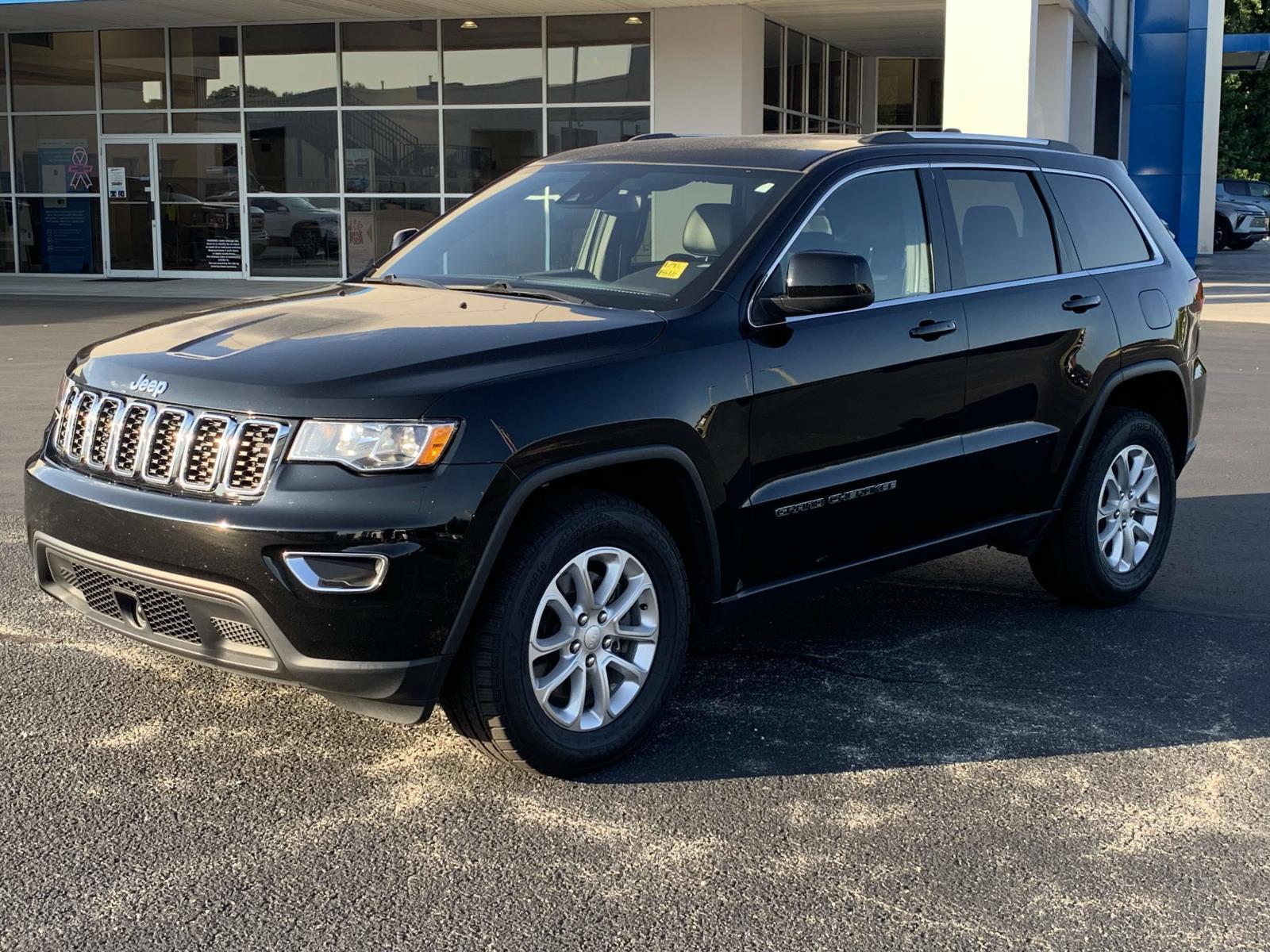 2021 Jeep Grand Cherokee Laredo X photo 3