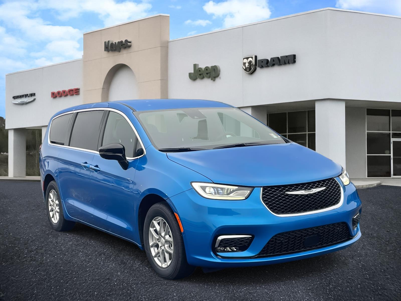 2026 Chrysler Pacifica Select's photo