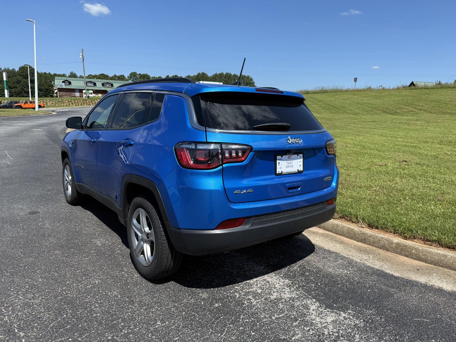 2024 Jeep Compass Latitude photo 3