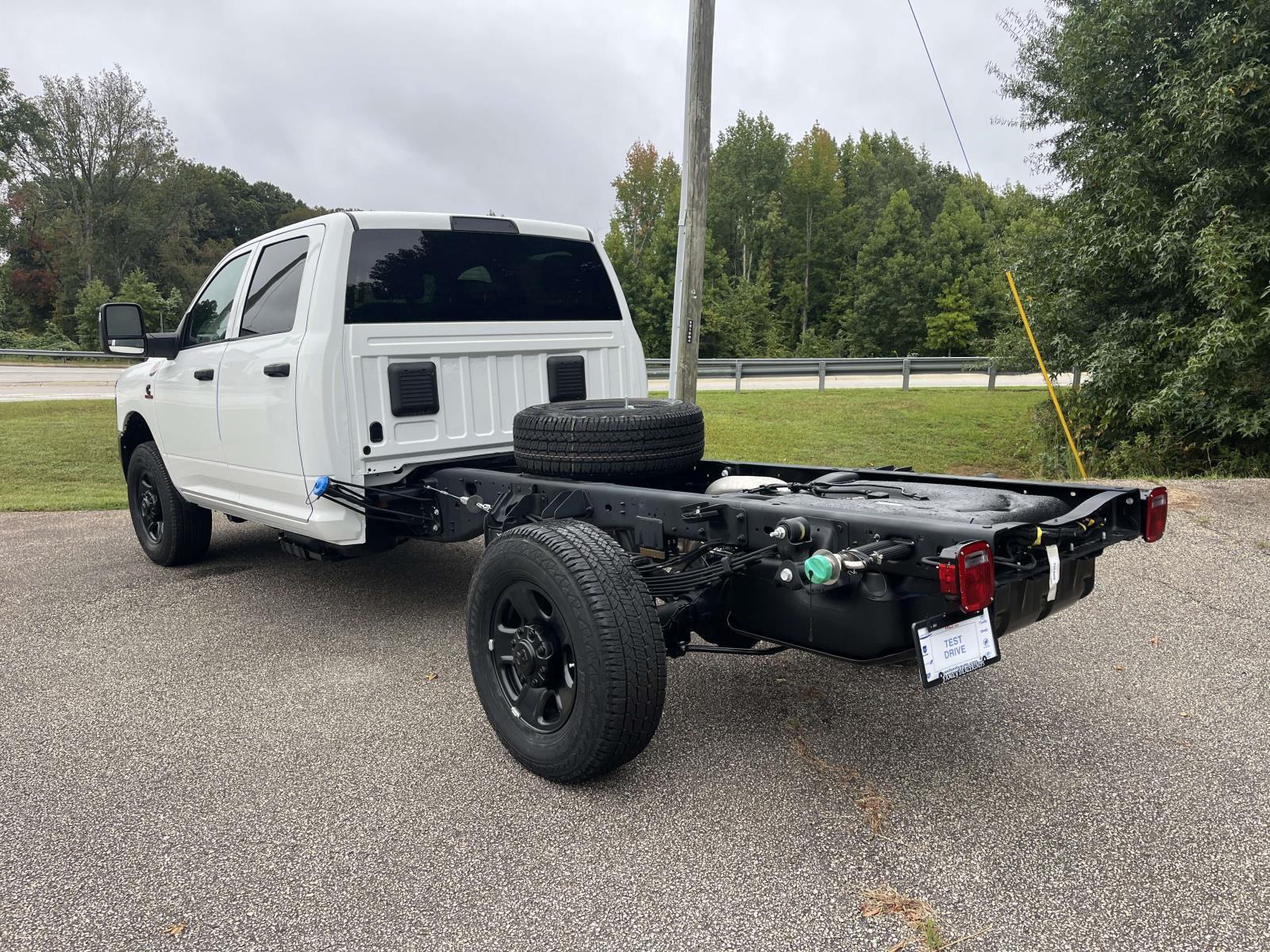 New 2027 Ram 3500 CREW CAB CHASSIS 4X4 Pickup