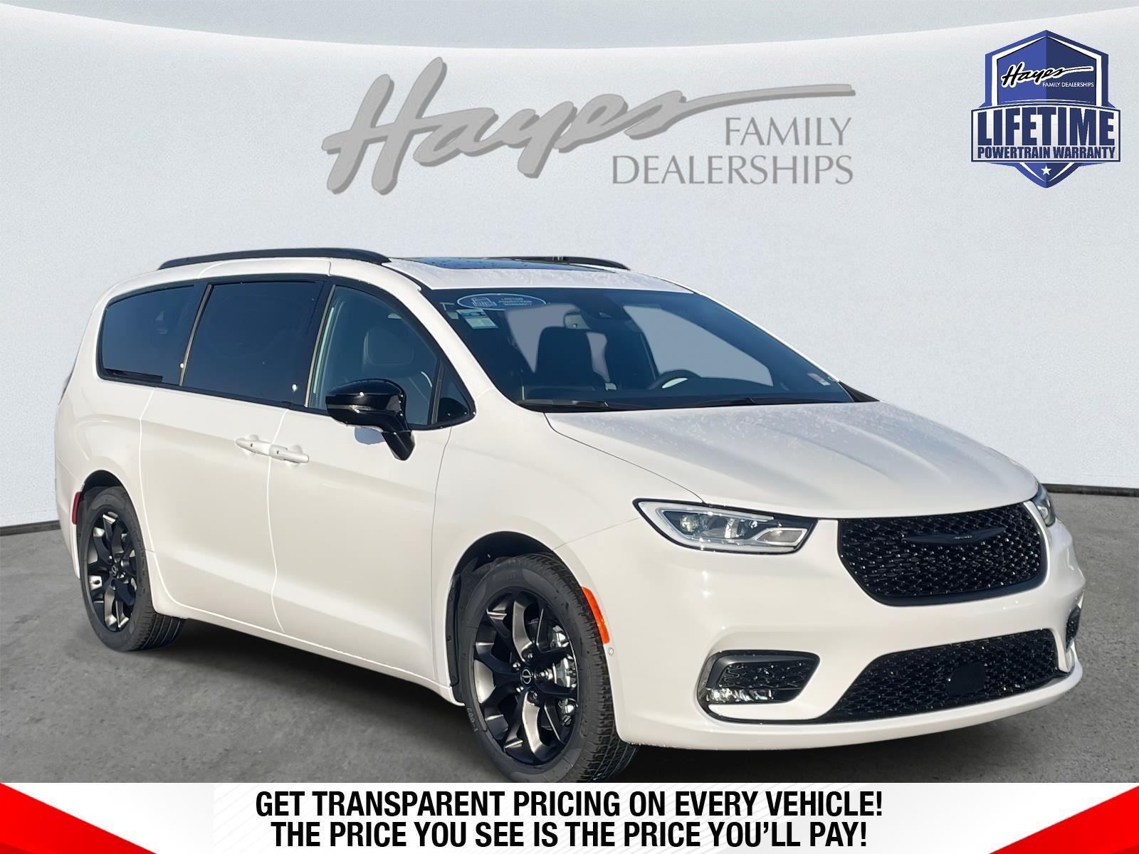2026 Chrysler Pacifica Limited's photo