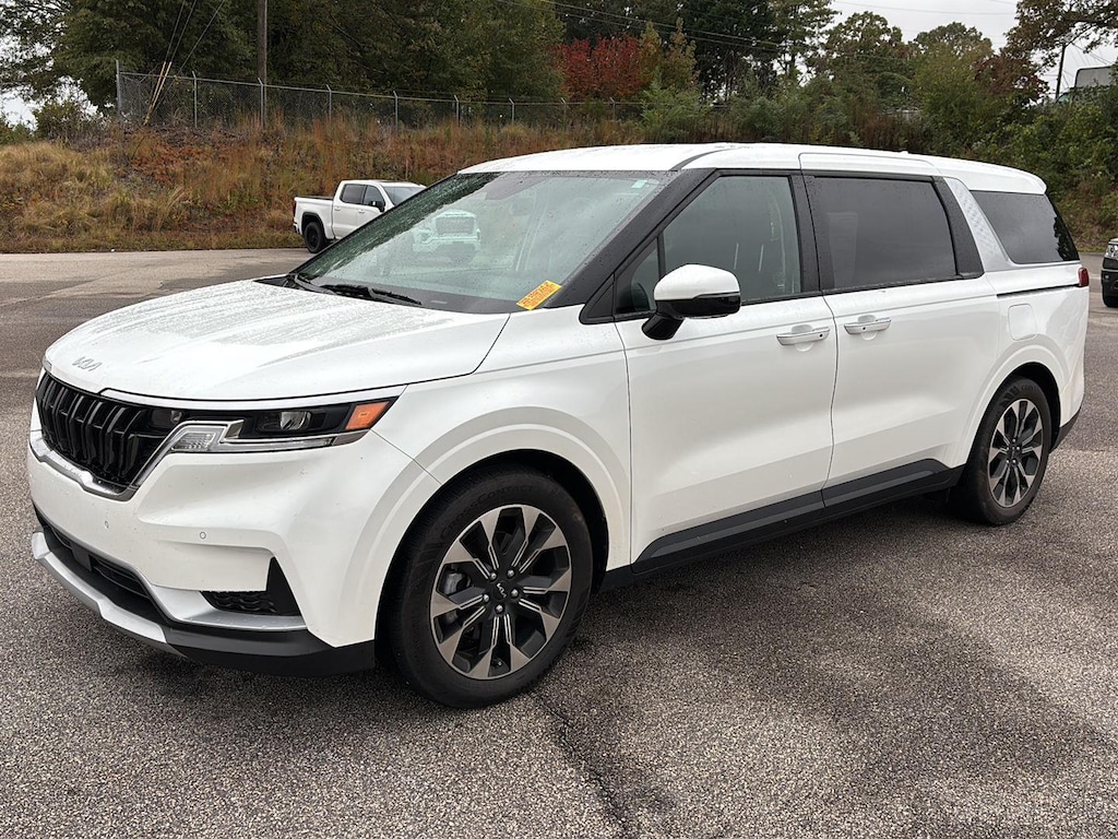 Used 2024 Kia Carnival EX Van