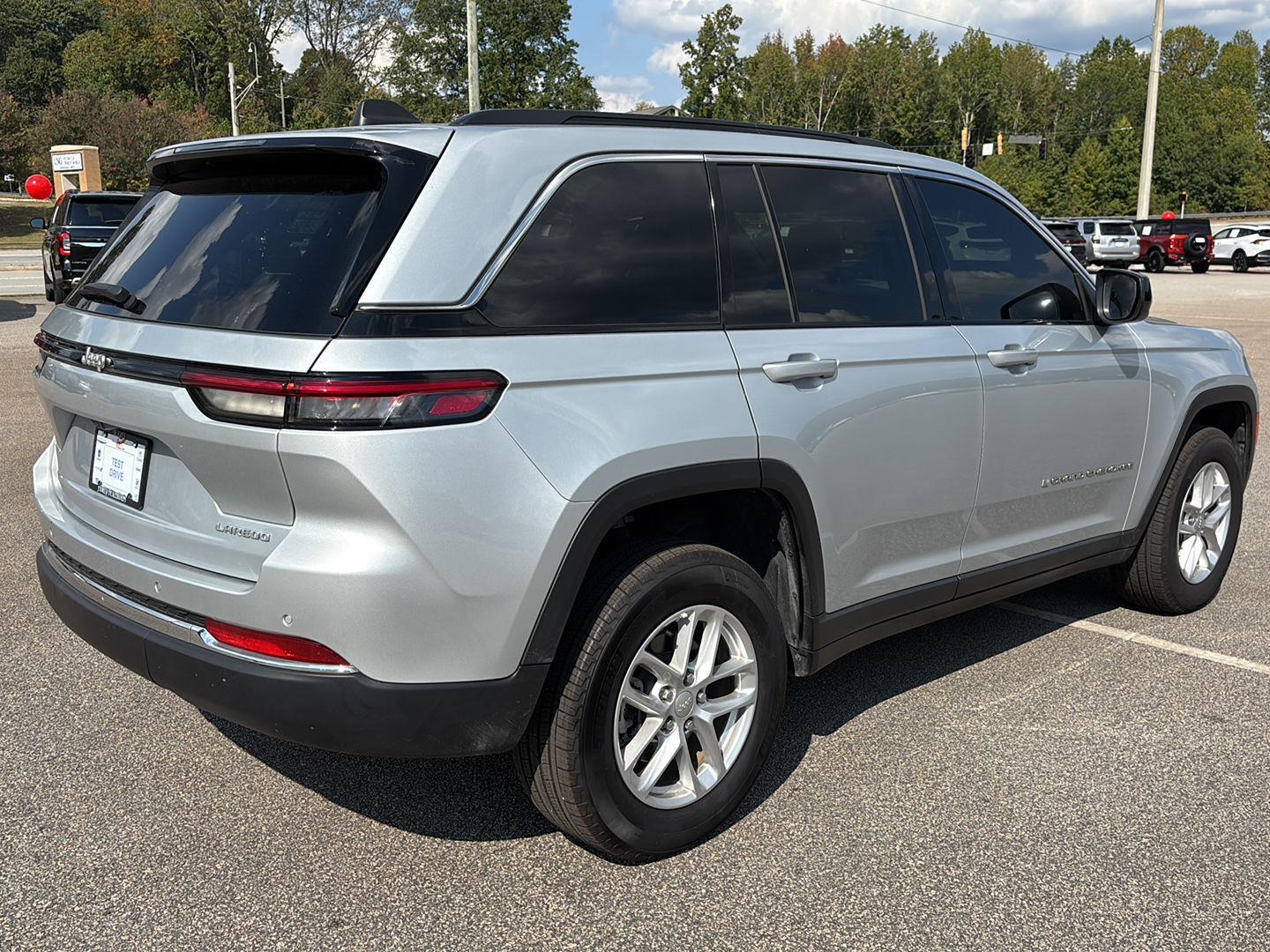 2024 Jeep Grand Cherokee Laredo X photo 3