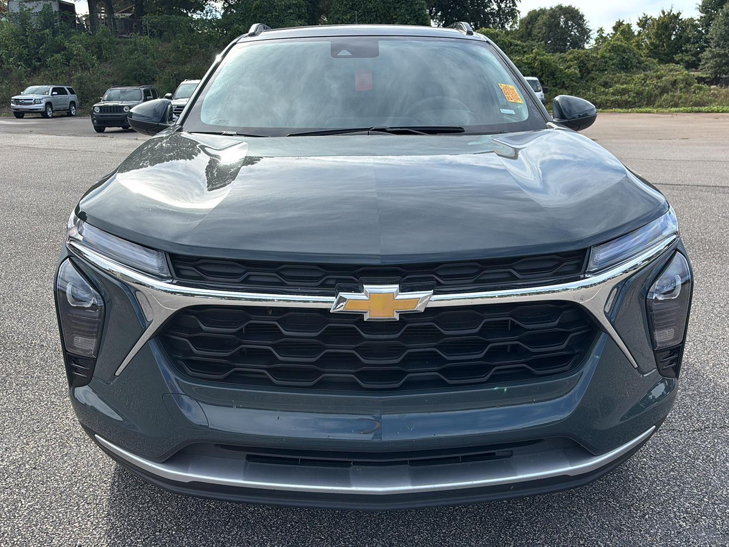 2025 Chevrolet Trax LT photo 2