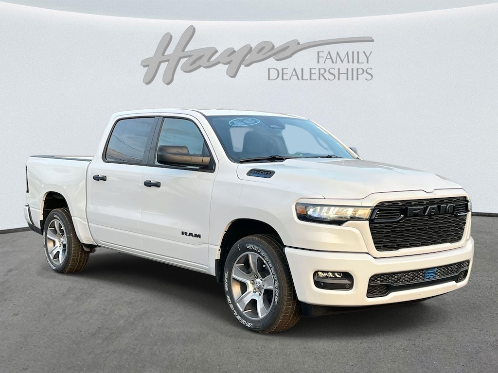 New 2025 Ram 1500 TRADESMAN CREW CAB 4X2 5'7 BOX Pickup