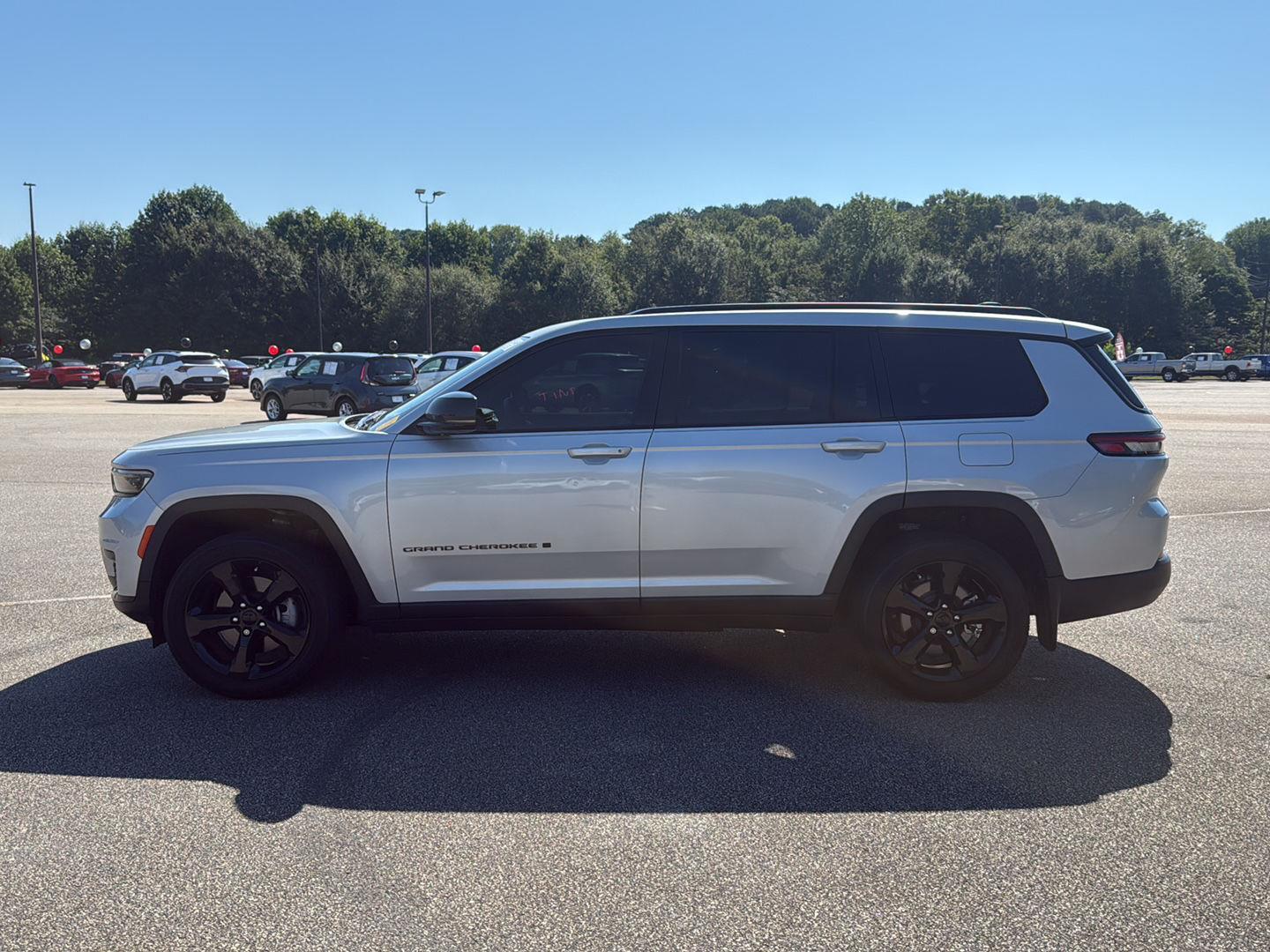 2022 Jeep Grand Cherokee Altitude photo 3